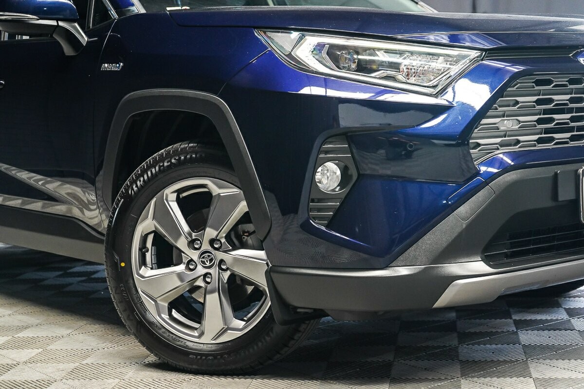 Toyota Rav4 image 2