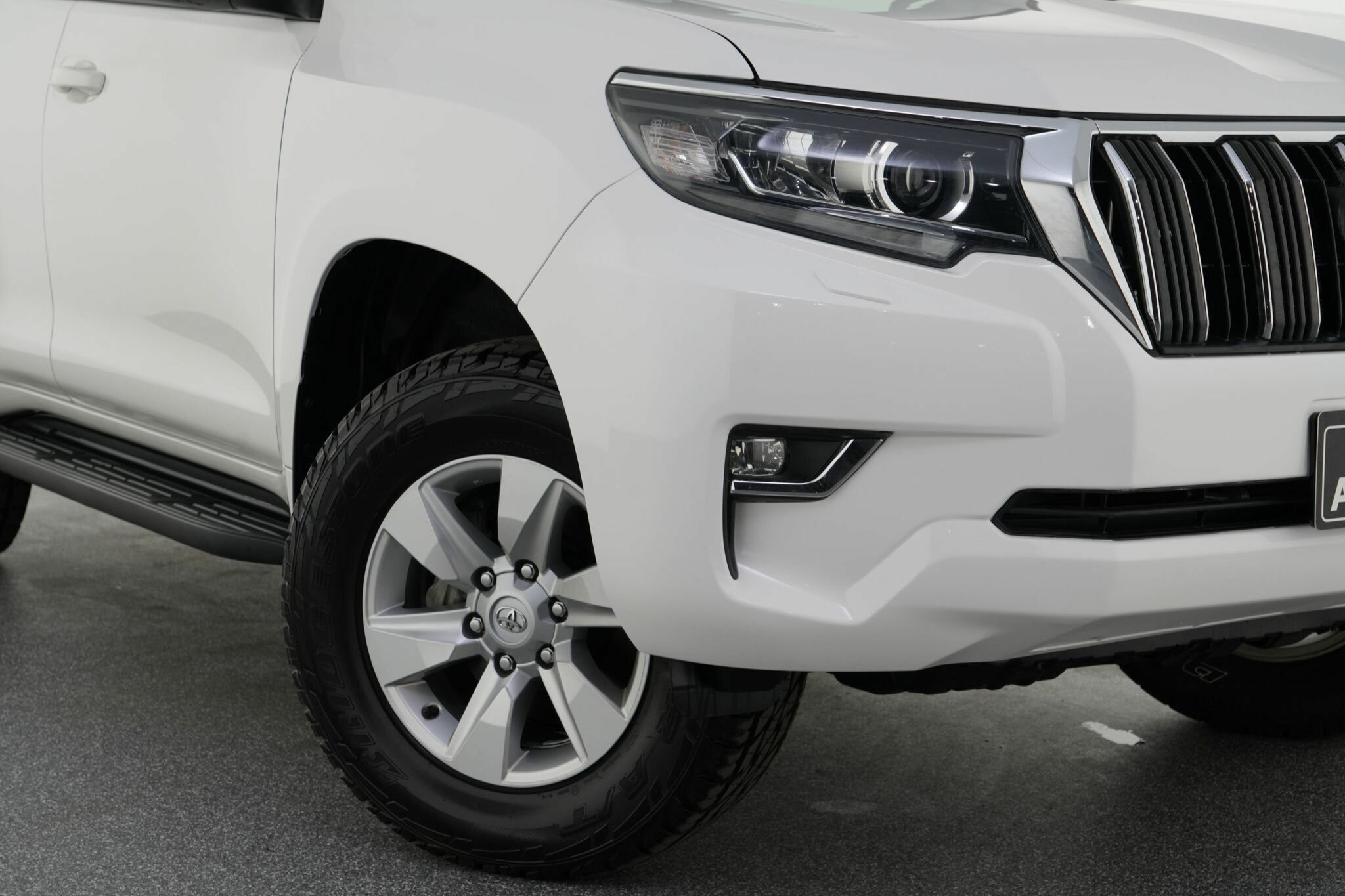 Toyota Landcruiser Prado image 2