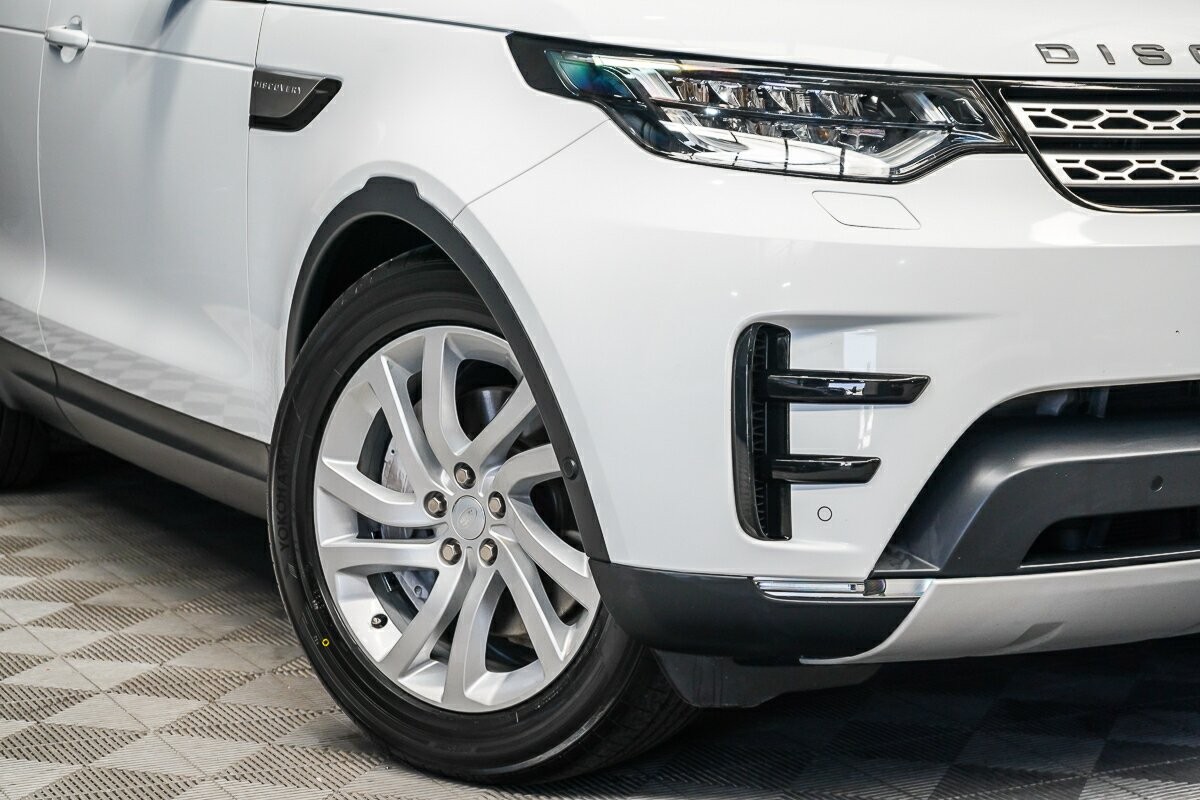 Land Rover Discovery image 2