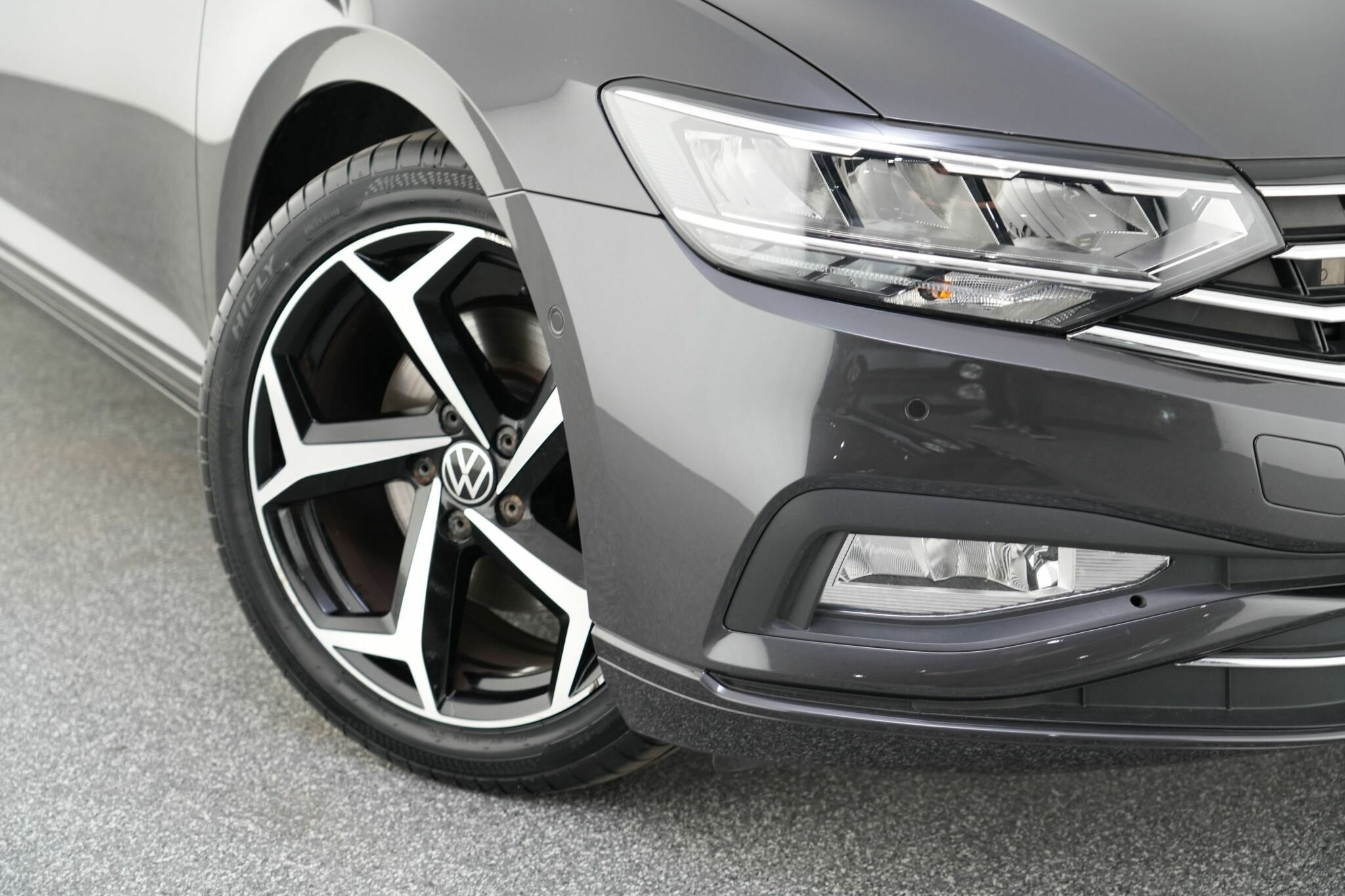 Volkswagen Passat image 2