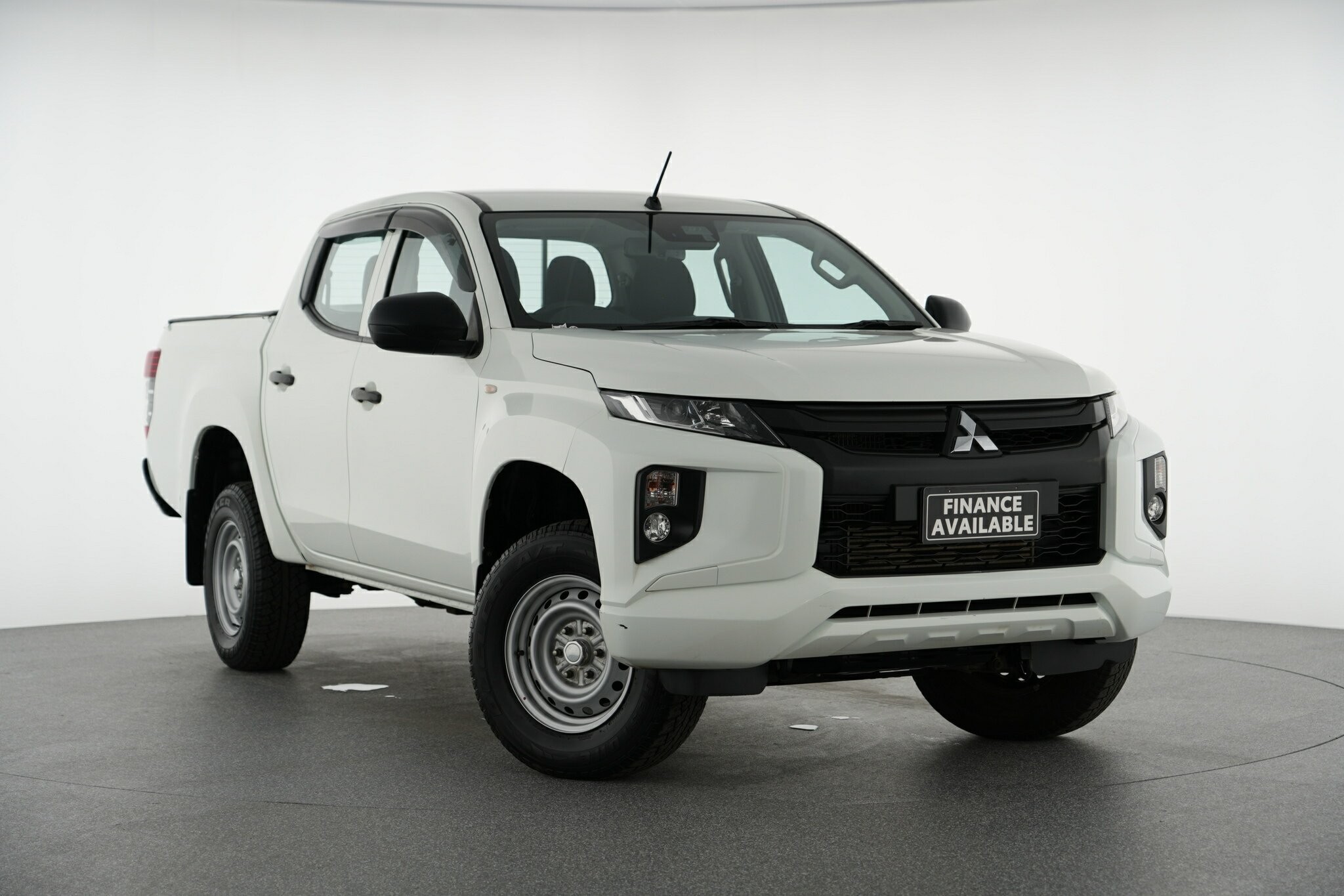 Mitsubishi Triton image 1