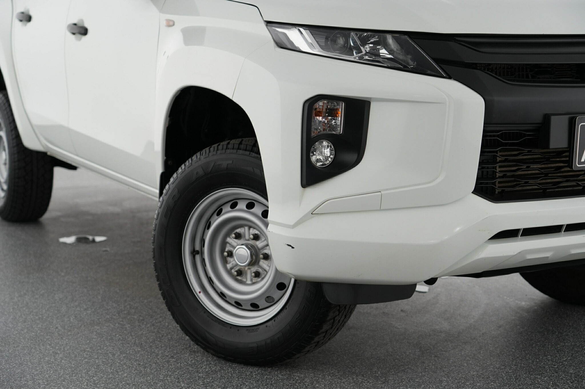 Mitsubishi Triton image 2