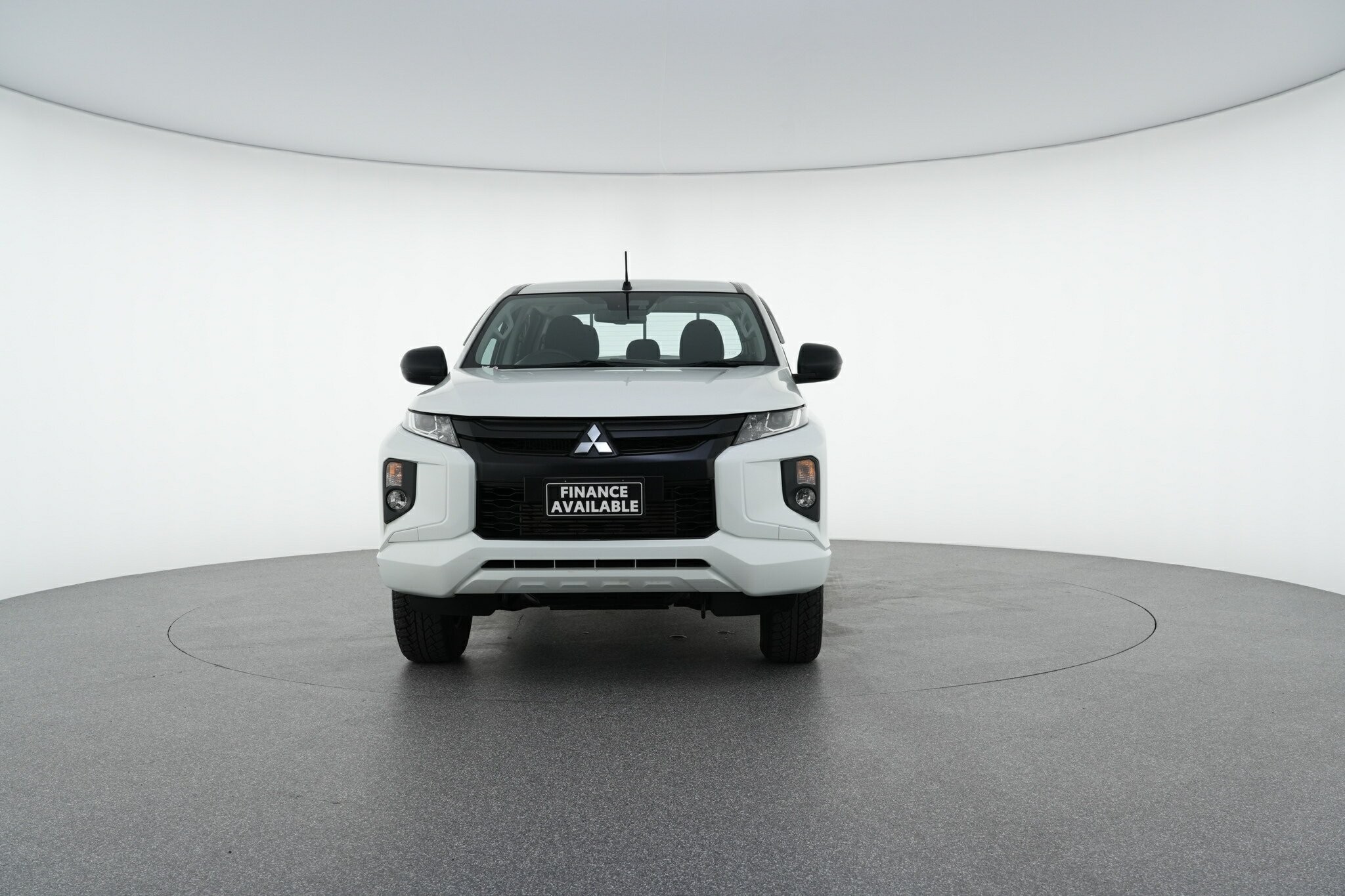 Mitsubishi Triton image 3
