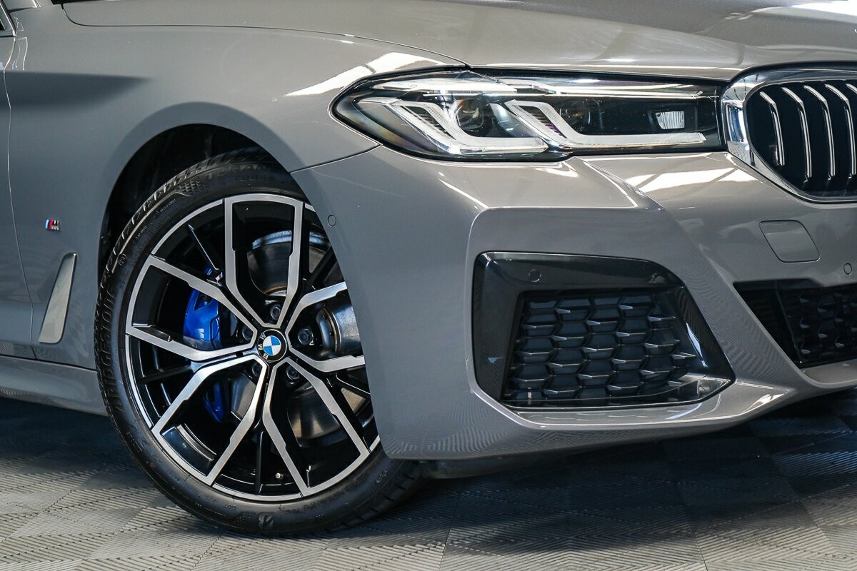 BMW 5 Series image 2