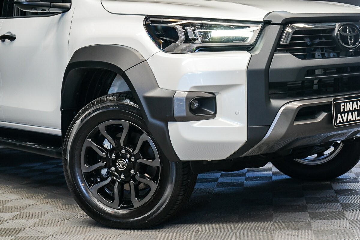 Toyota Hilux image 2