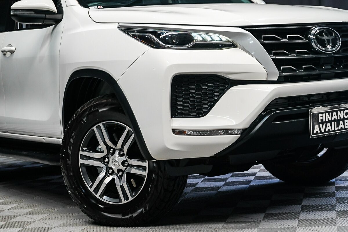 Toyota Fortuner image 2