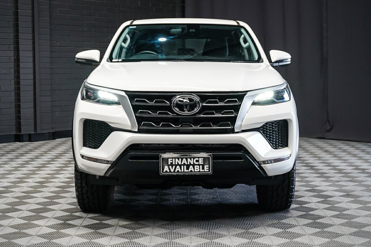 Toyota Fortuner image 3