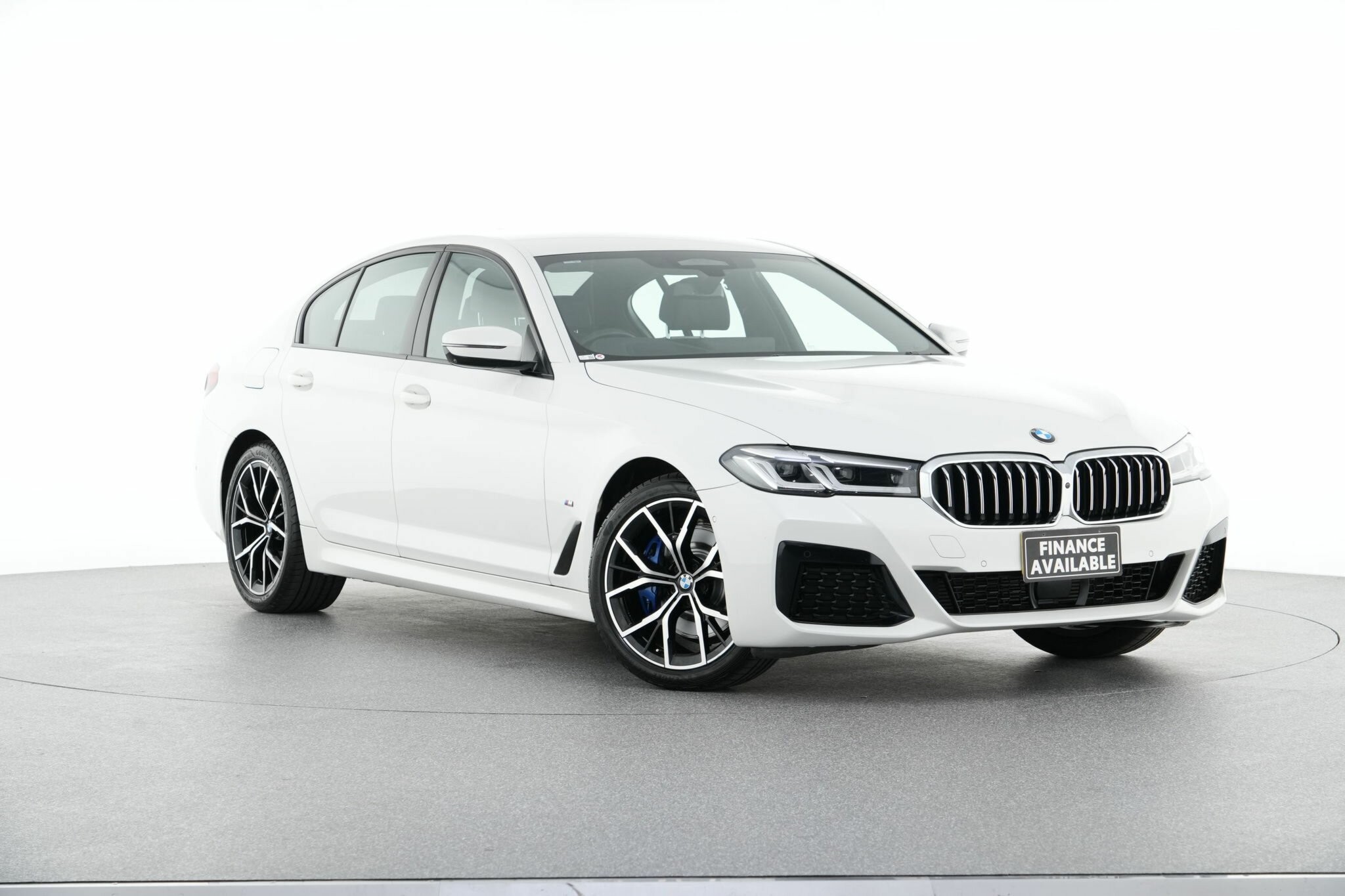 BMW 5 Series image 1