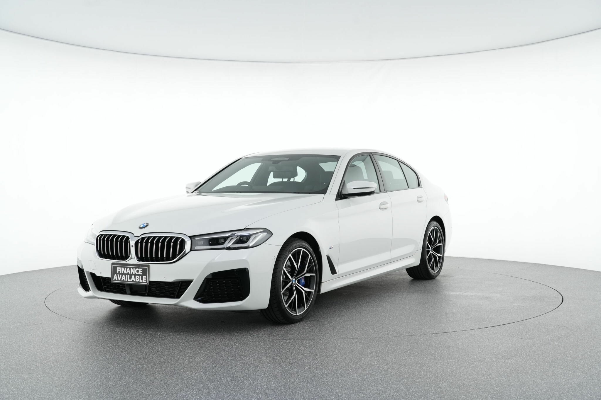 BMW 5 Series image 4