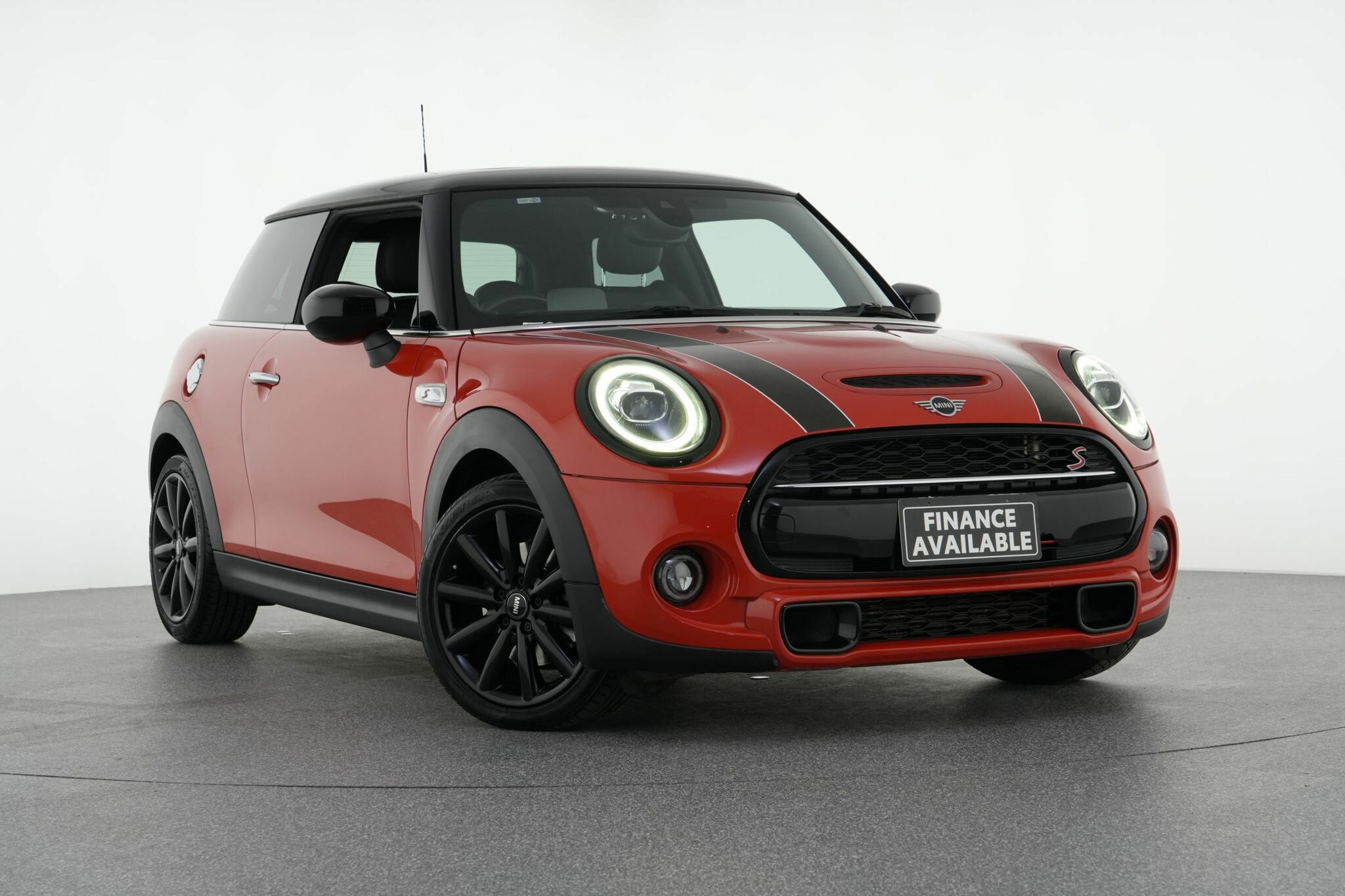 Mini Hatch image 1