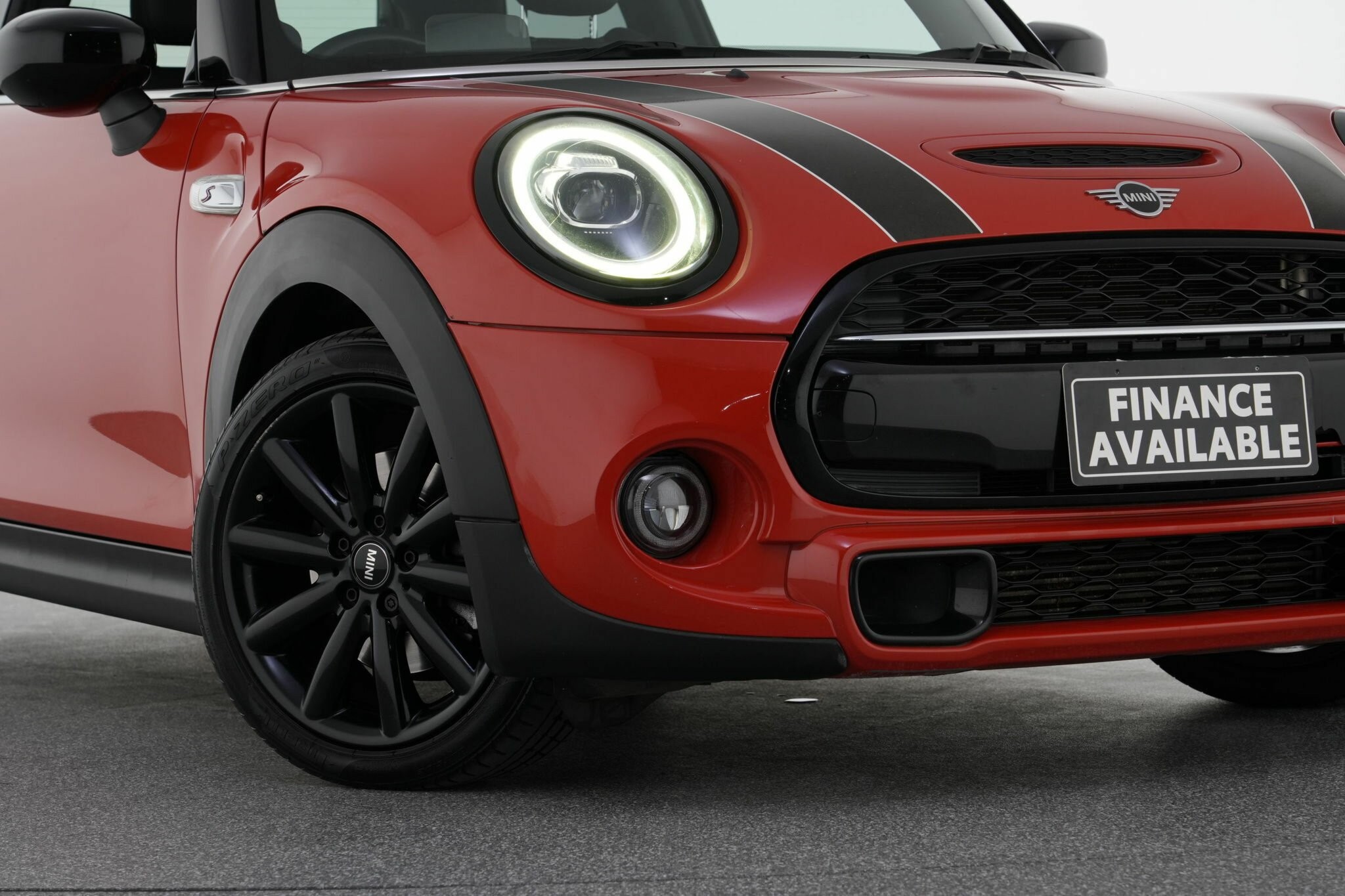 Mini Hatch image 2