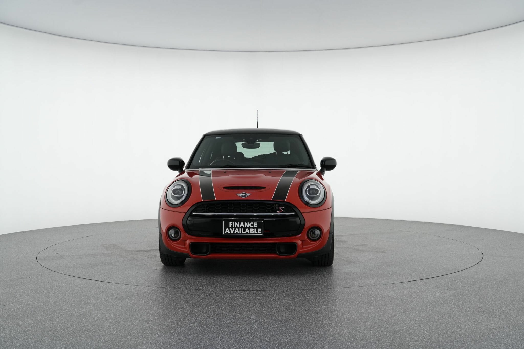 Mini Hatch image 3