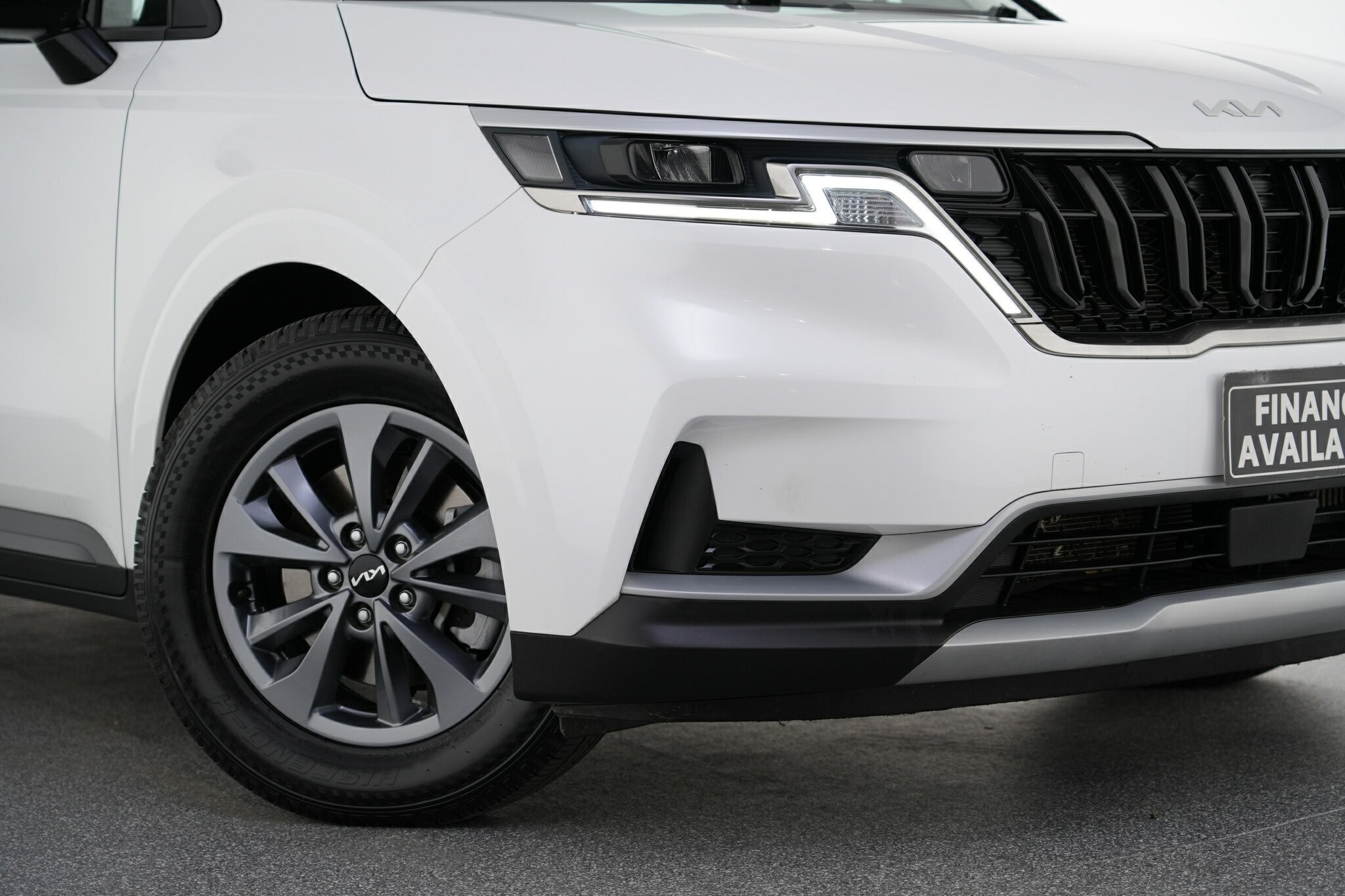 Kia Carnival image 2