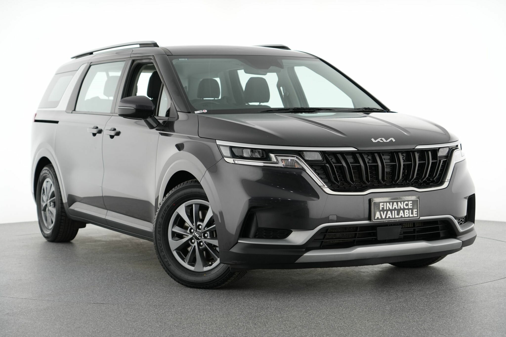 Kia Carnival image 1