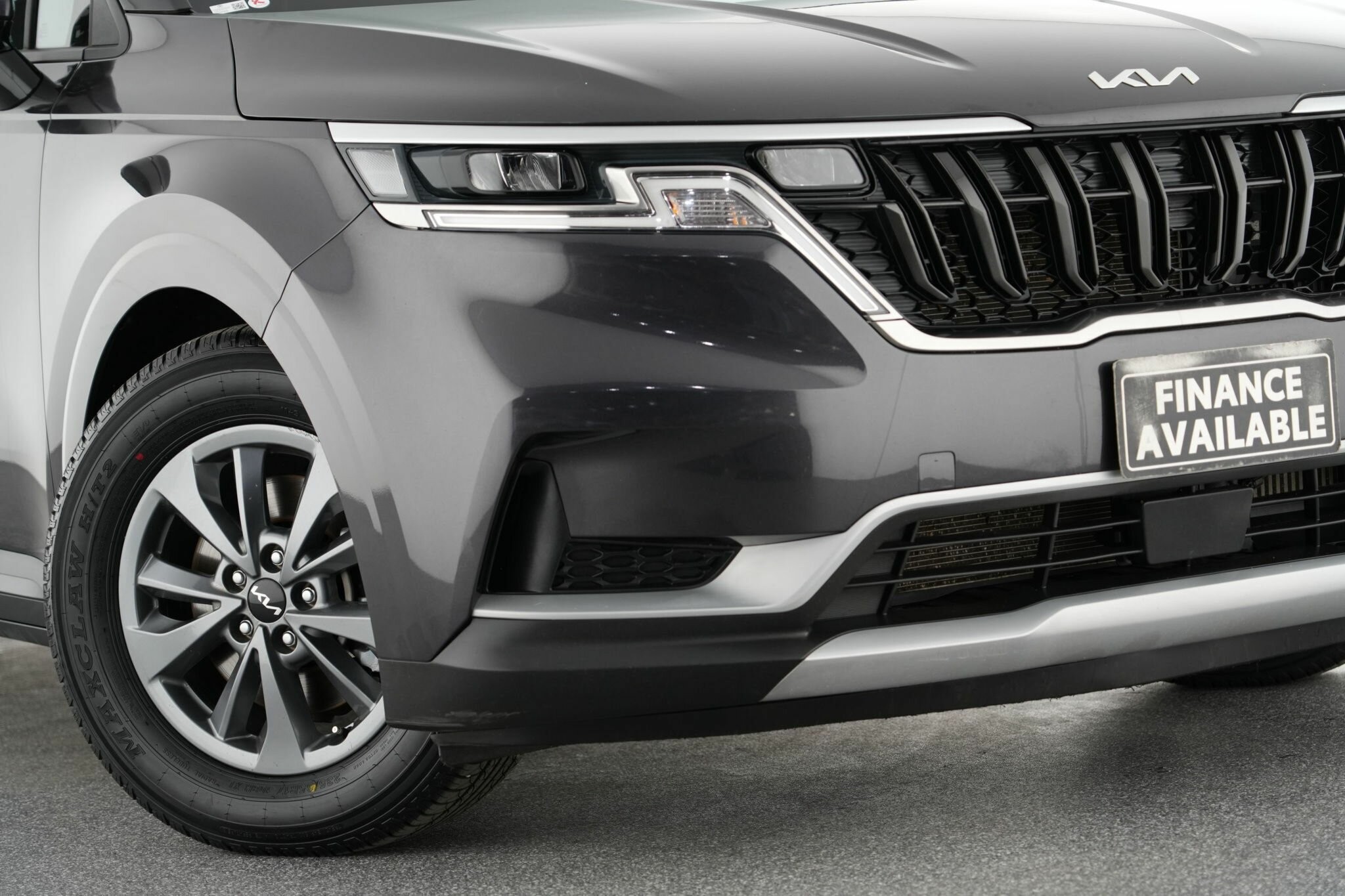 Kia Carnival image 2