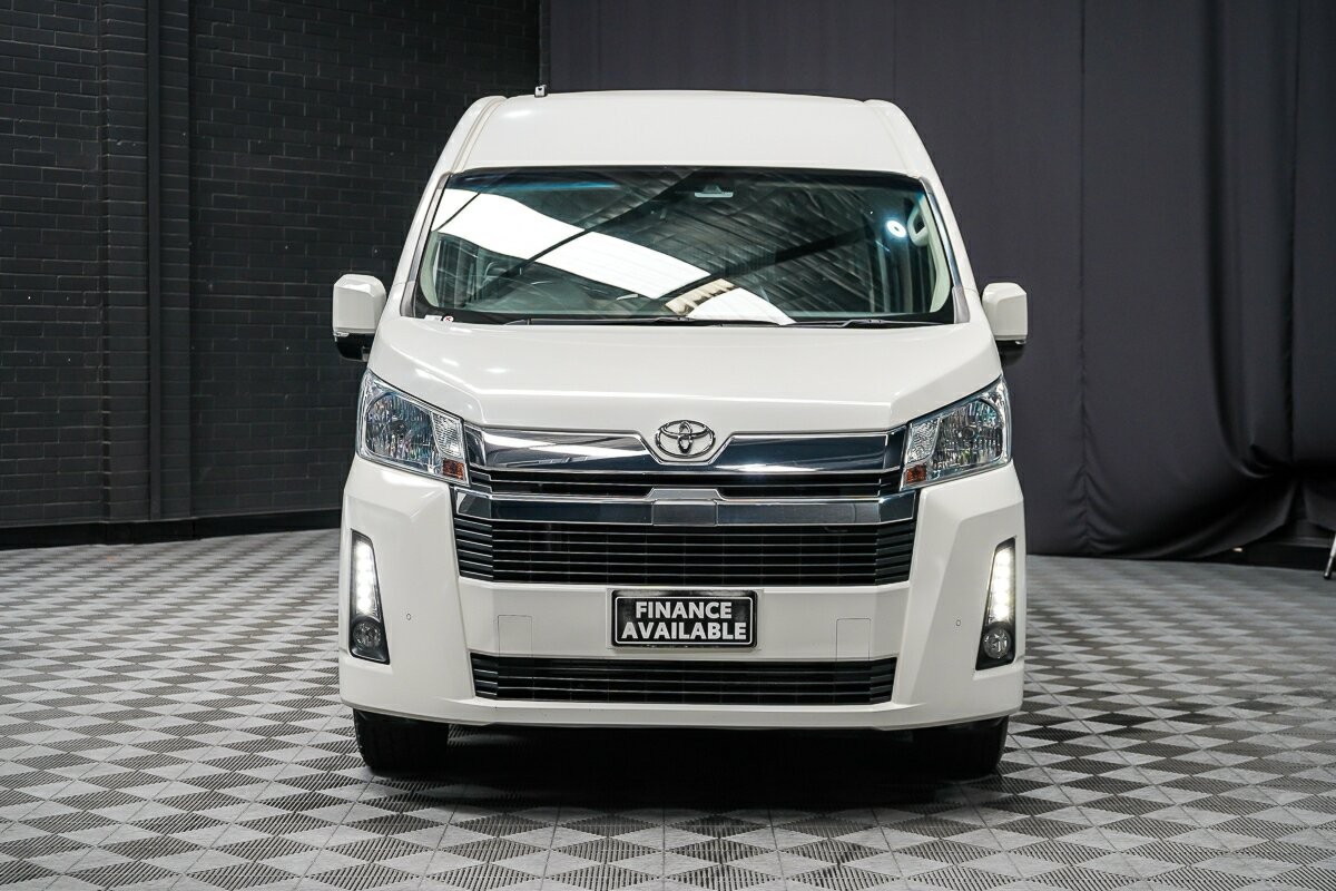 Toyota Hiace image 3
