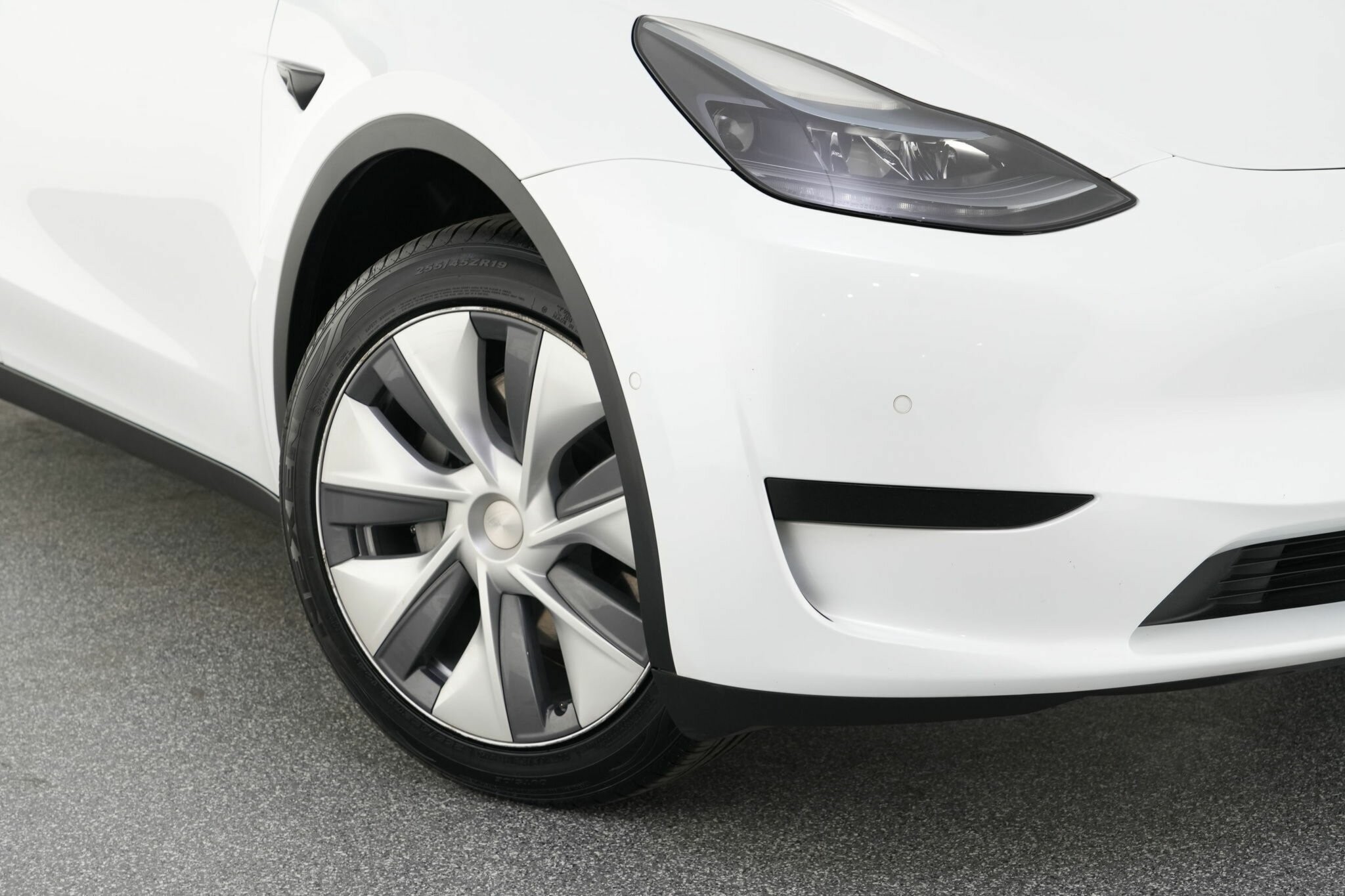 Tesla Model Y image 2