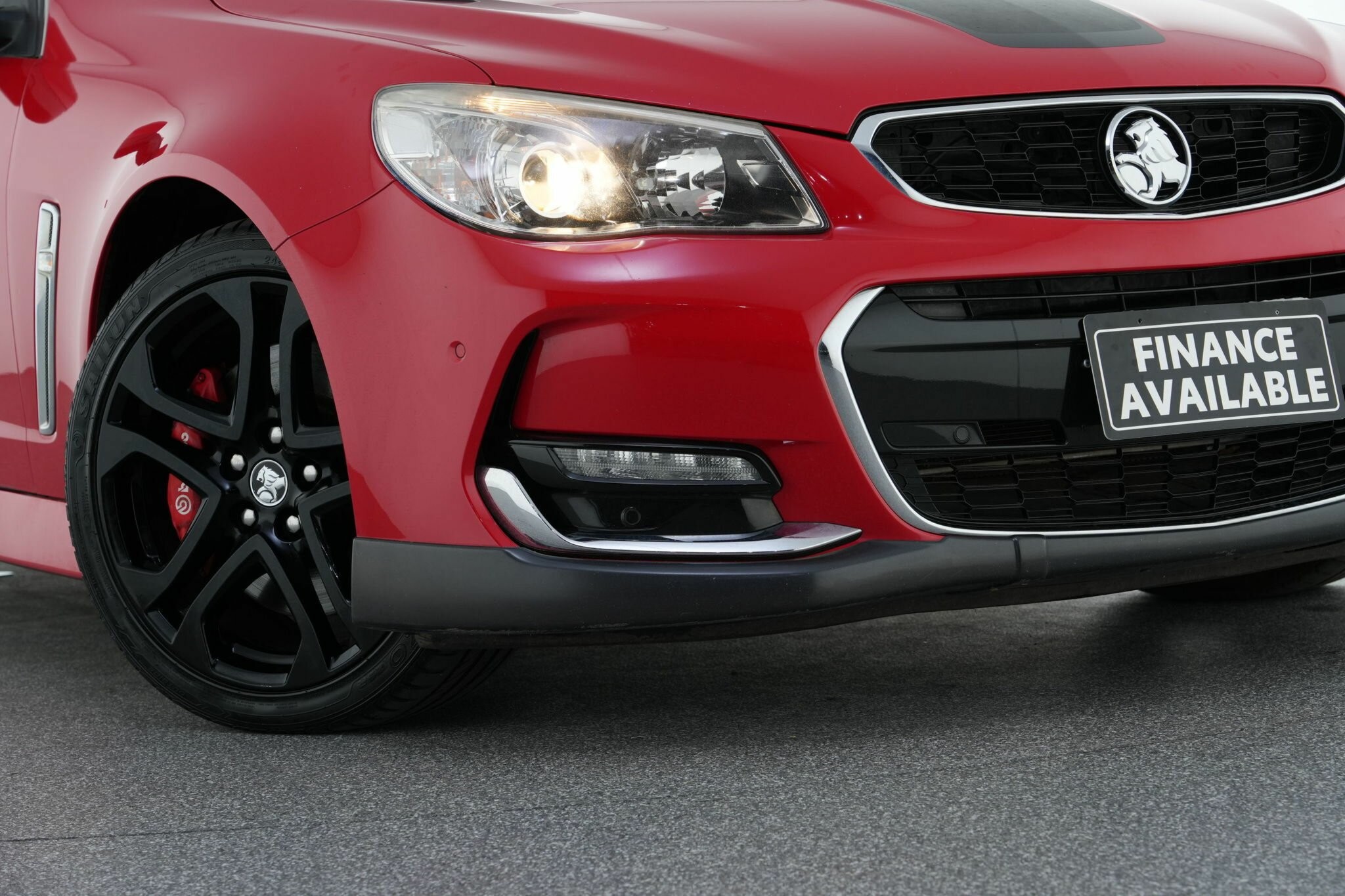 Holden Commodore image 2