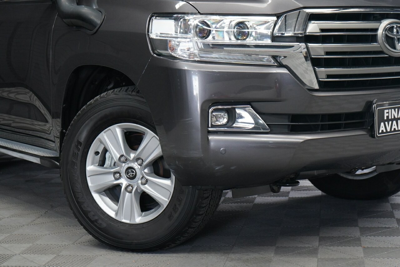 Toyota Landcruiser image 2