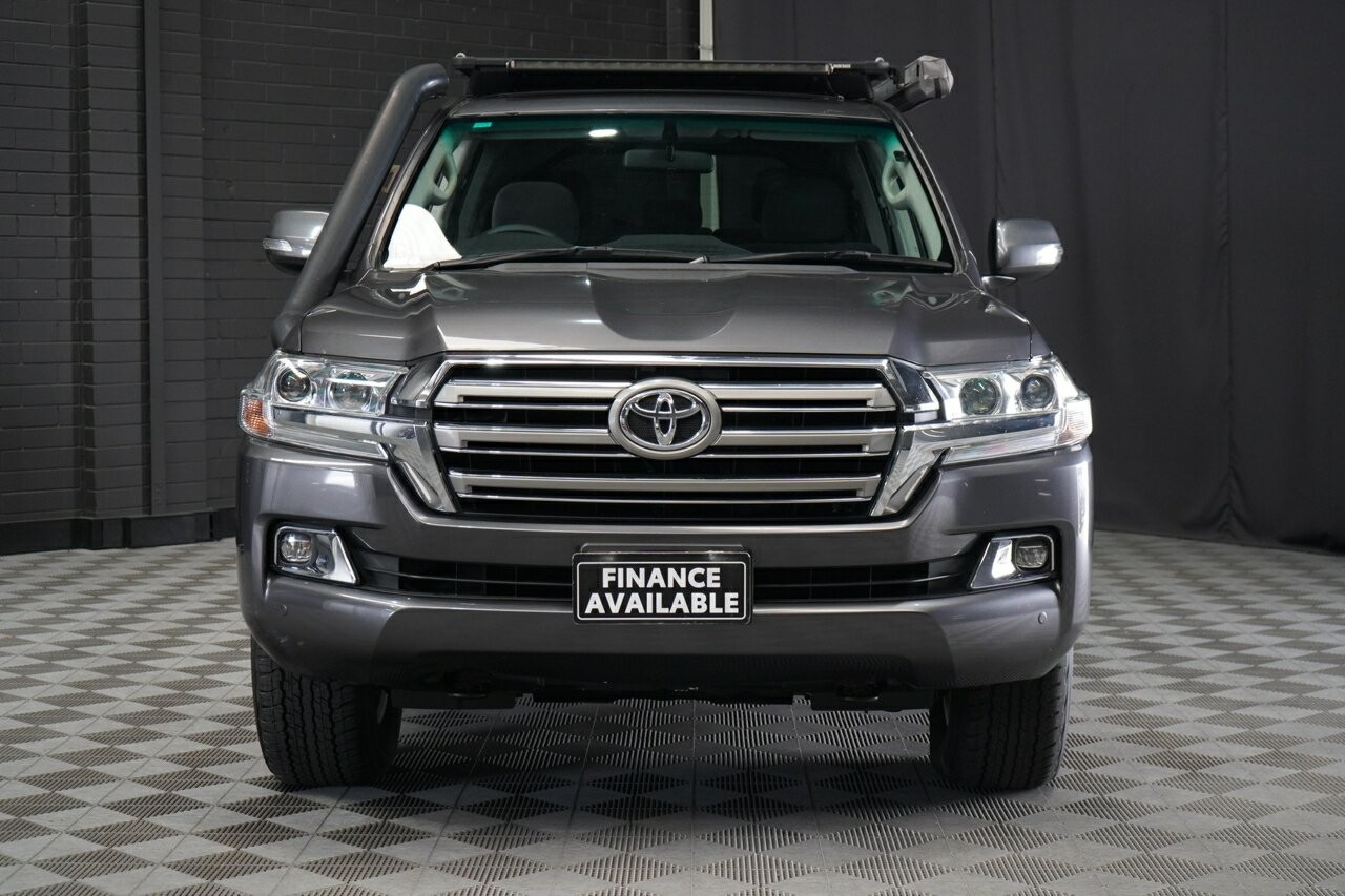 Toyota Landcruiser image 3