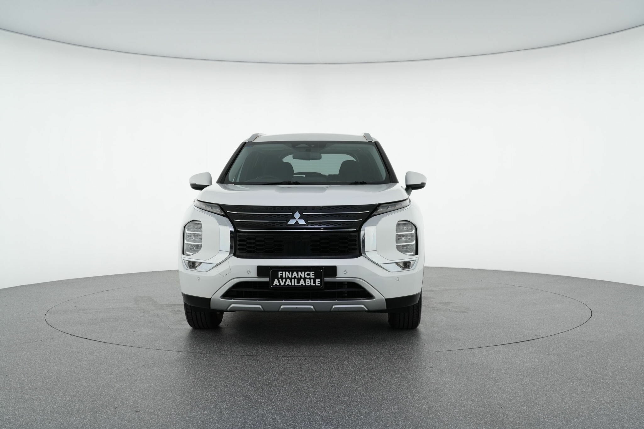 Mitsubishi Outlander image 3