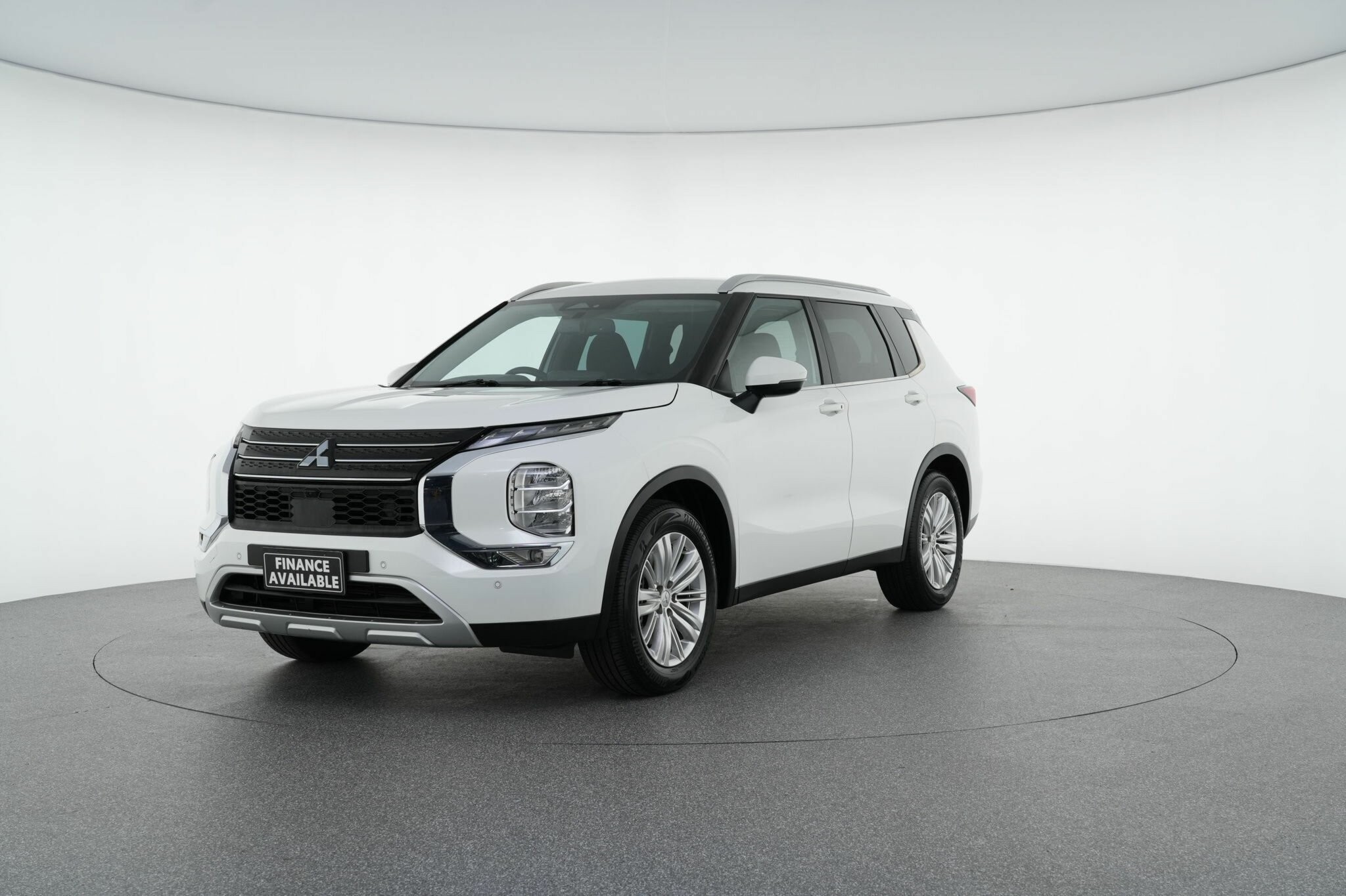 Mitsubishi Outlander image 4