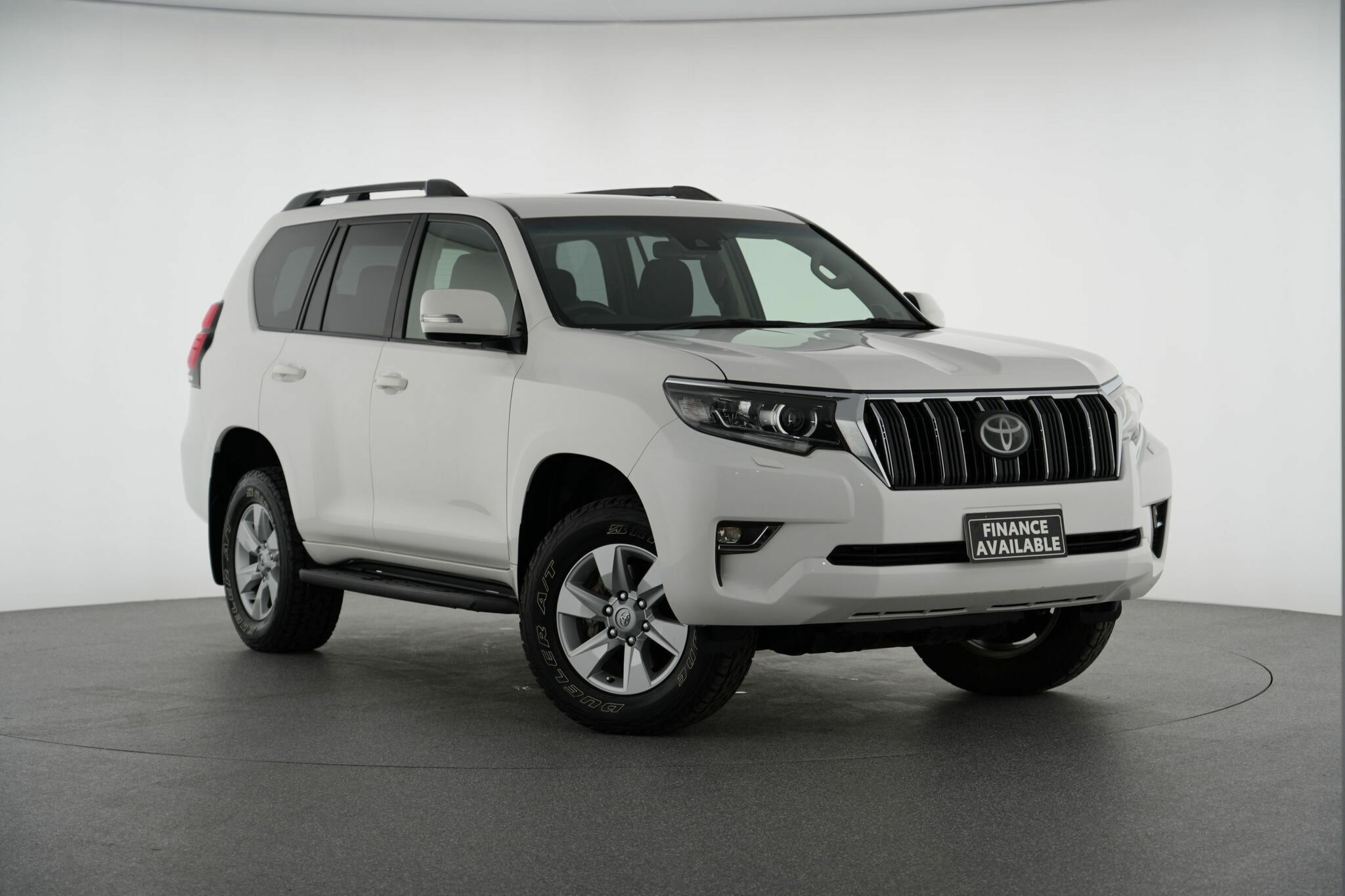 Toyota Landcruiser Prado image 1