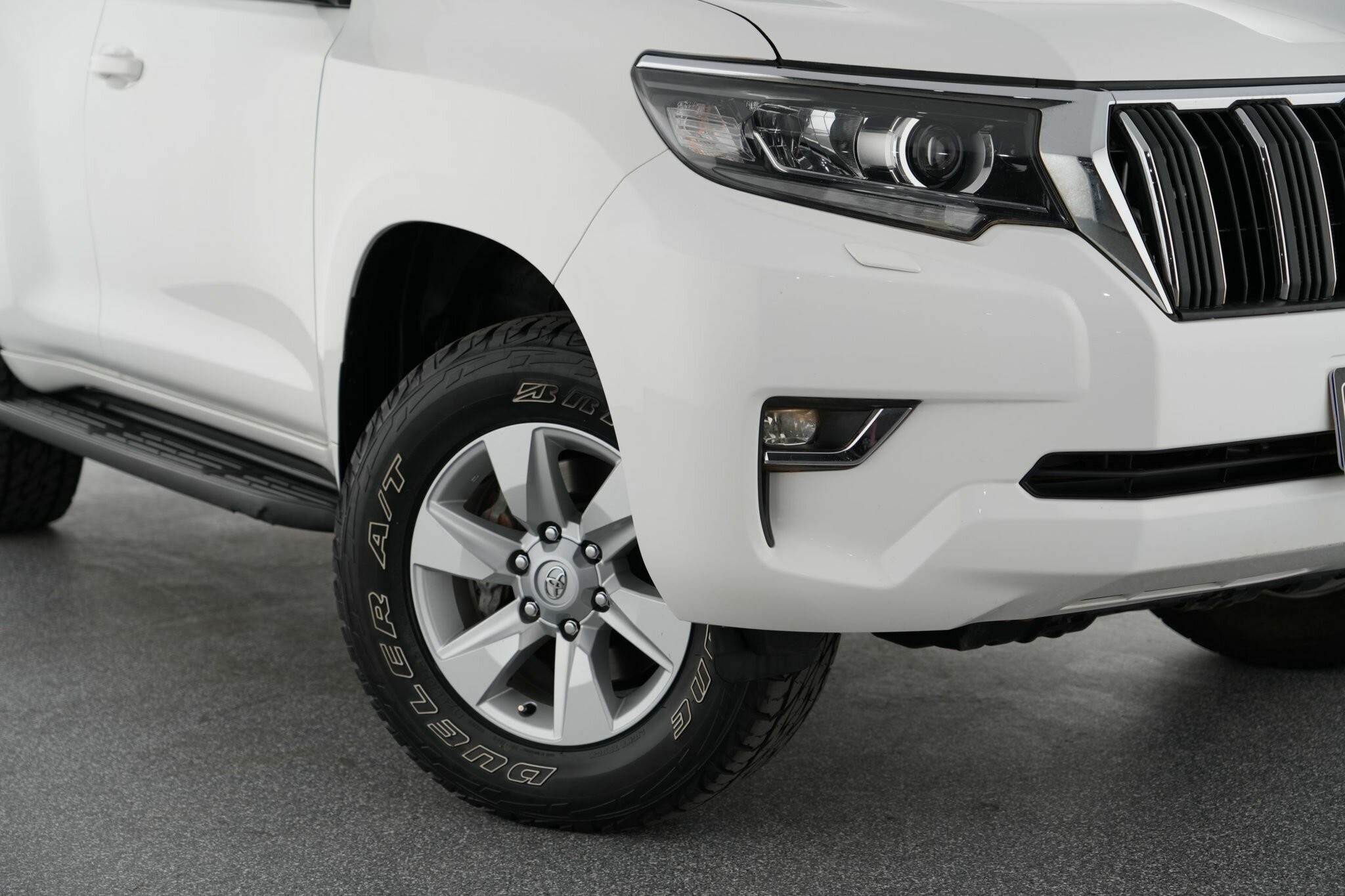 Toyota Landcruiser Prado image 2