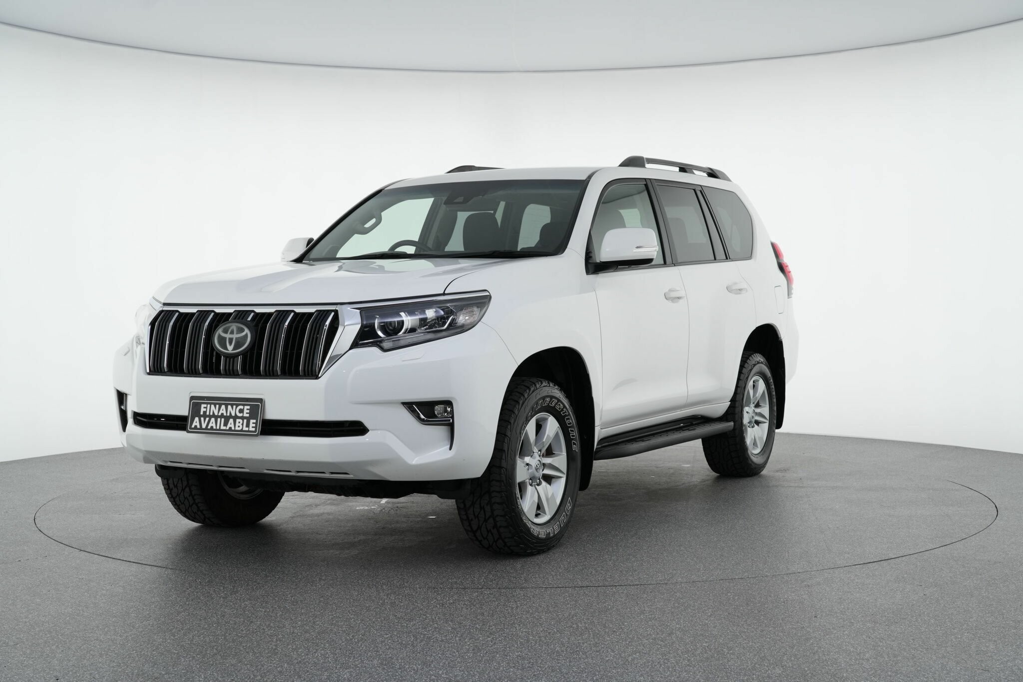 Toyota Landcruiser Prado image 4