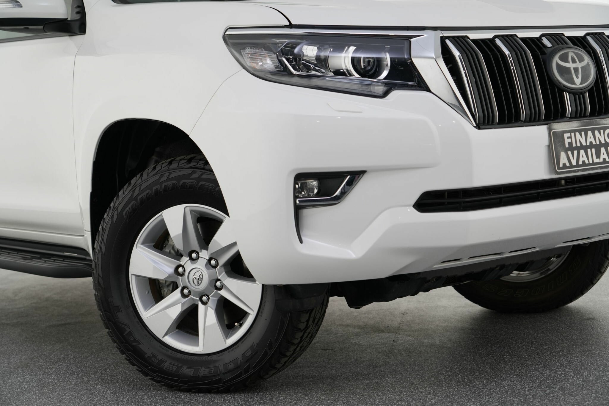 Toyota Landcruiser Prado image 2