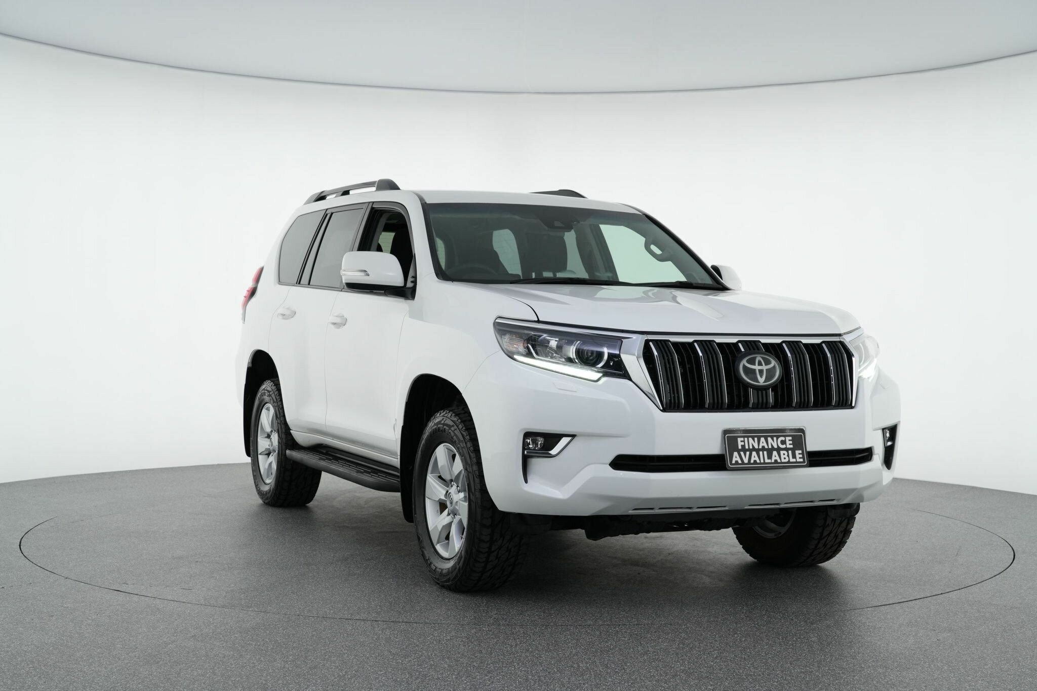 Toyota Landcruiser Prado image 3