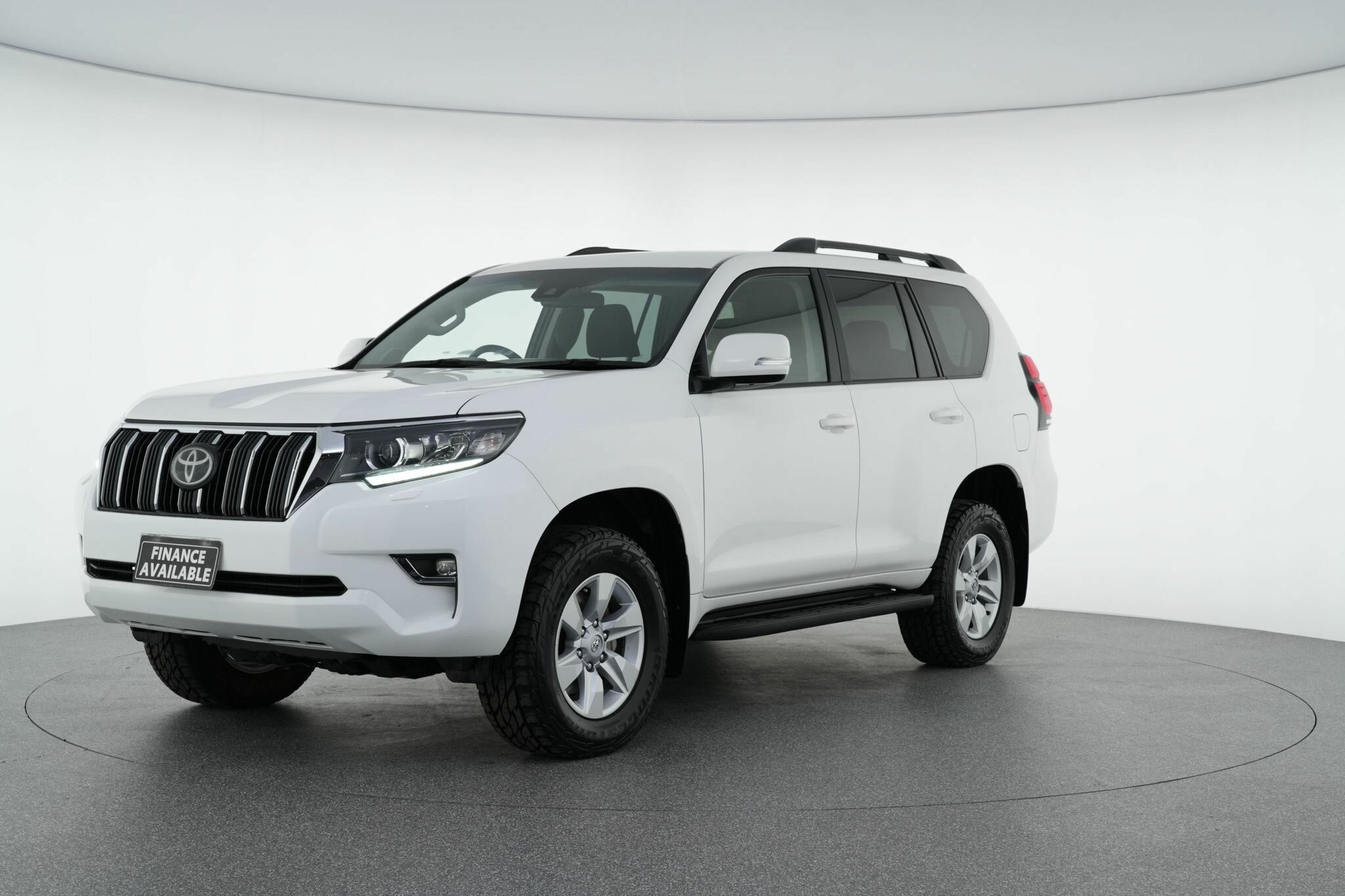 Toyota Landcruiser Prado image 4