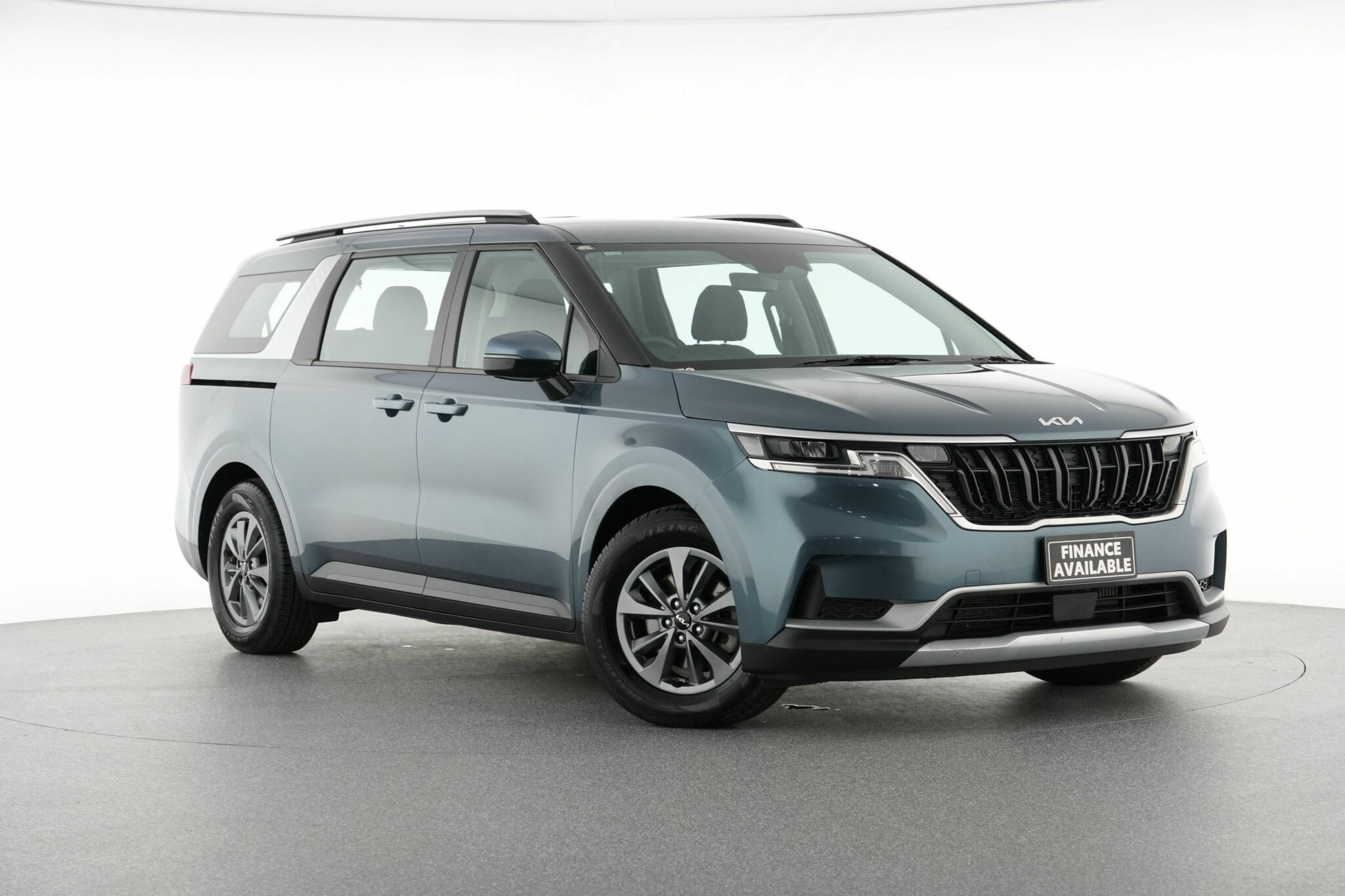 Kia Carnival image 1