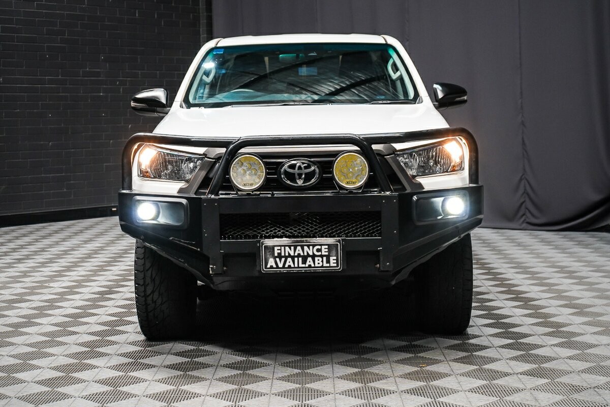 Toyota Hilux image 3