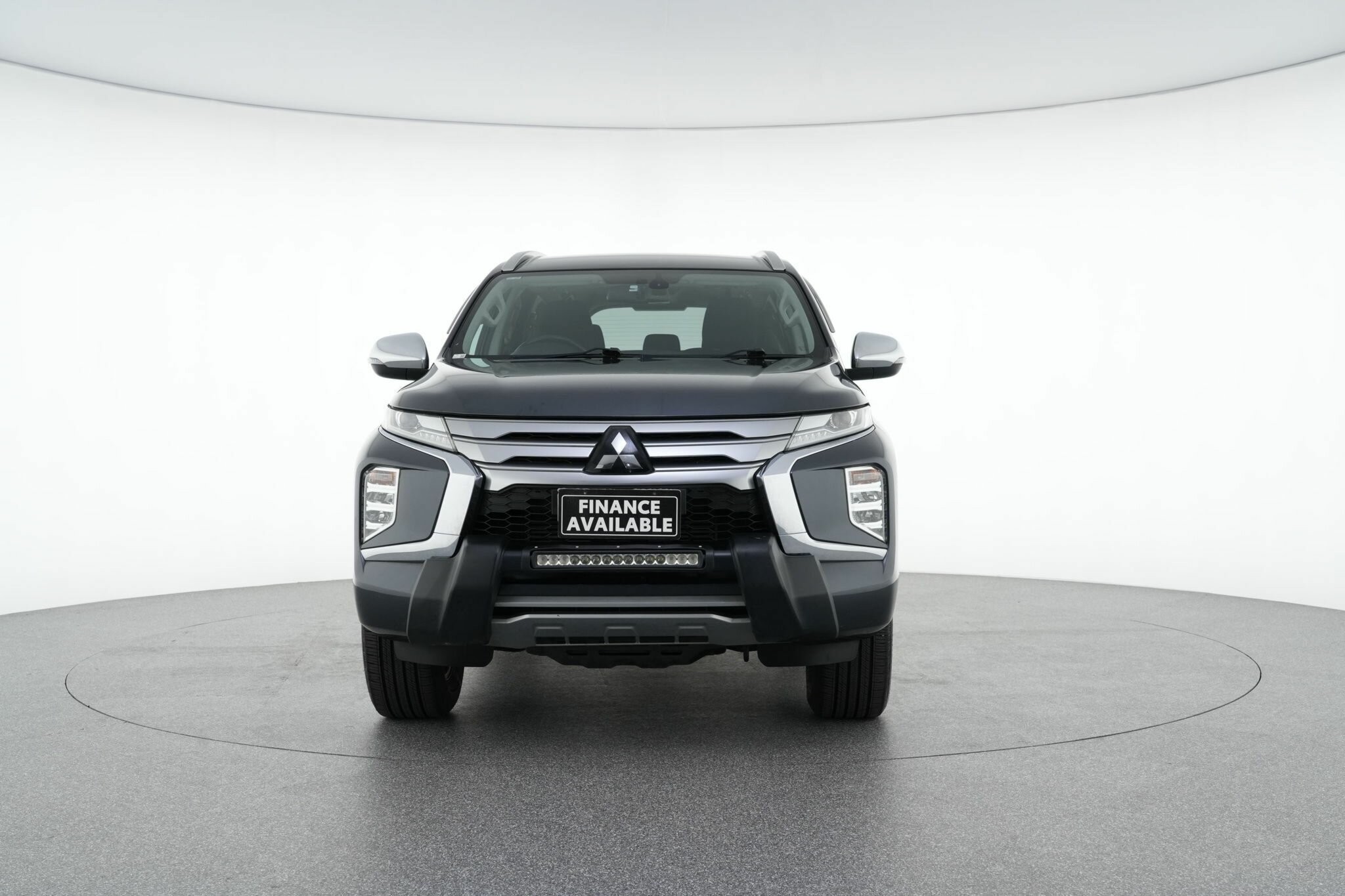 Mitsubishi Pajero Sport image 3