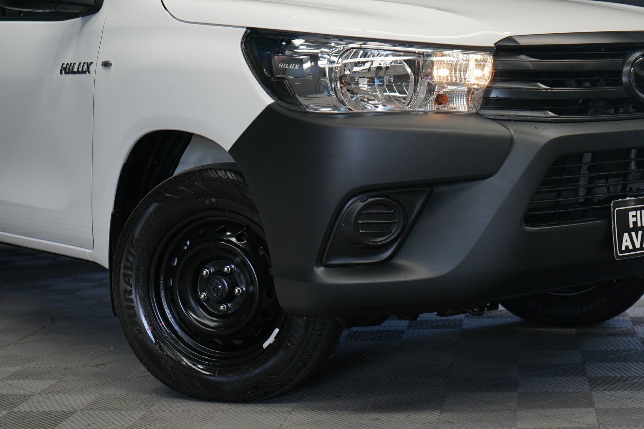 Toyota Hilux image 2