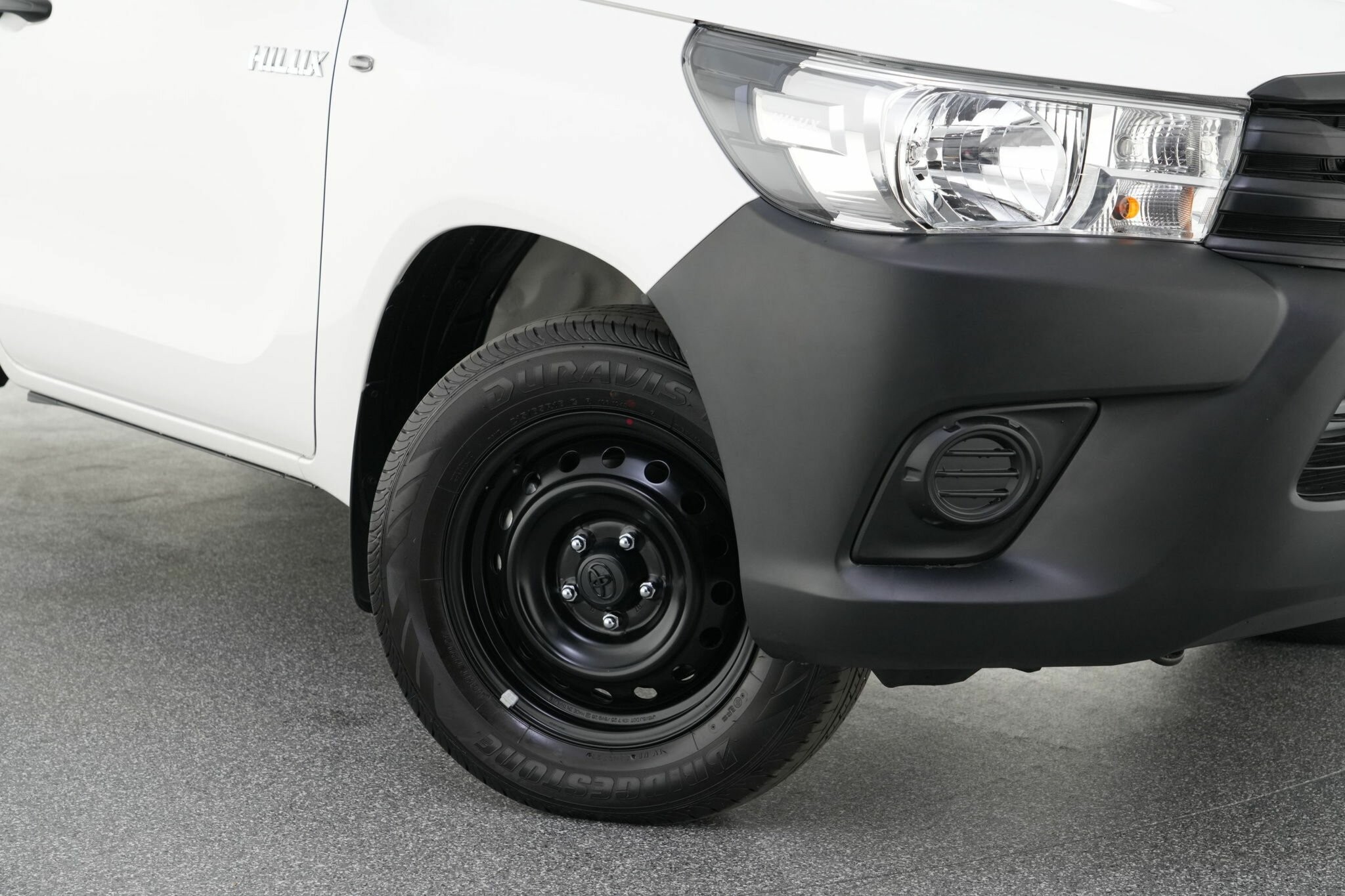 Toyota Hilux image 2