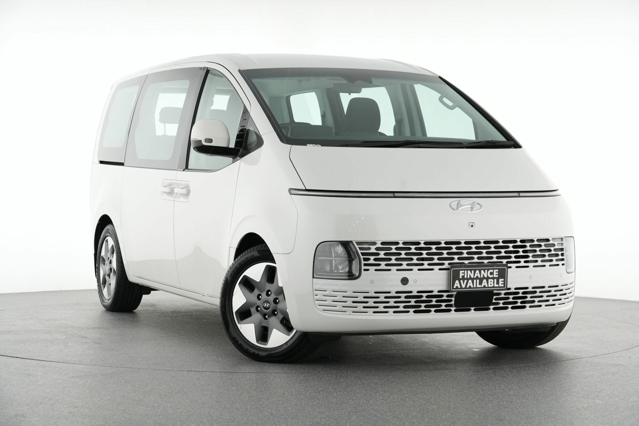 Hyundai Staria image 1