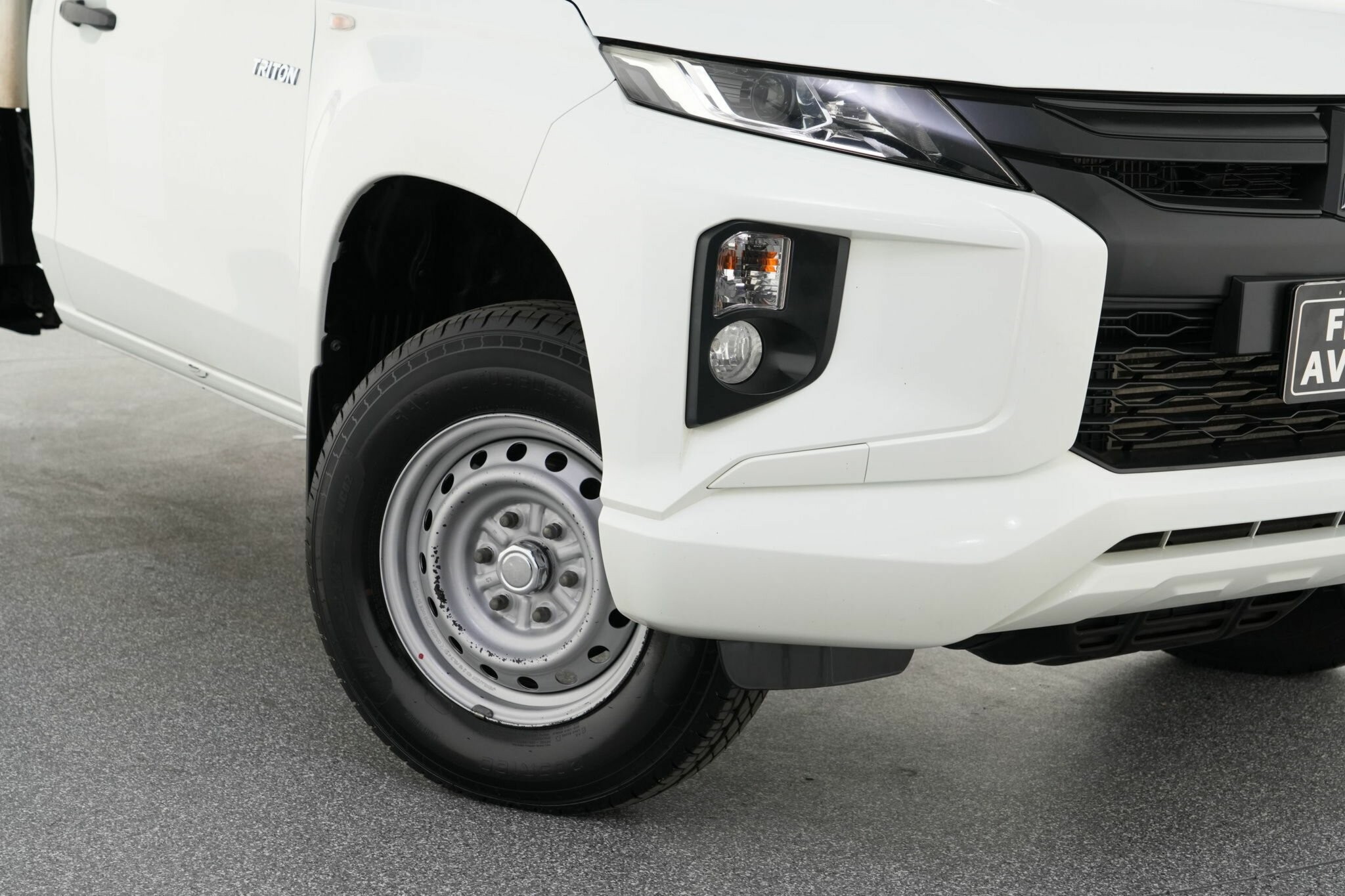 Mitsubishi Triton image 2