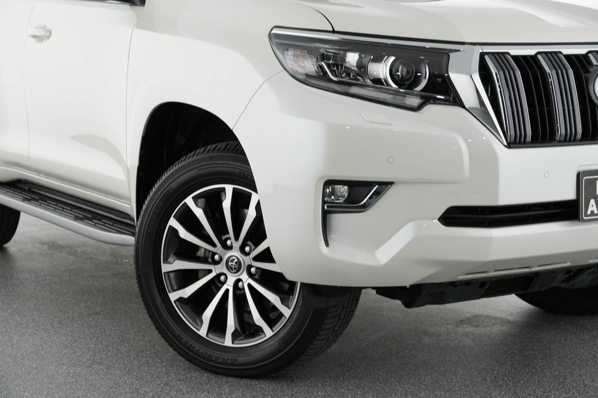 Toyota Landcruiser Prado image 2