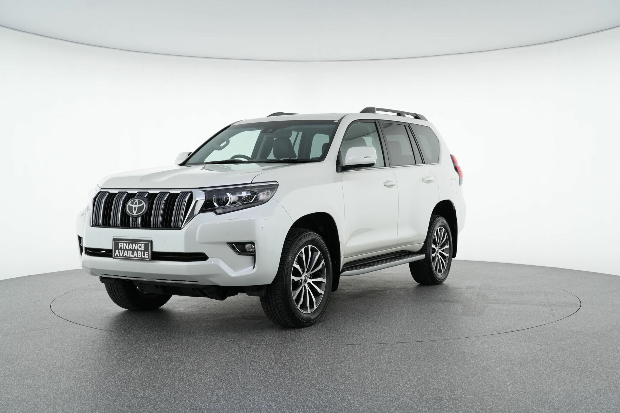 Toyota Landcruiser Prado image 4