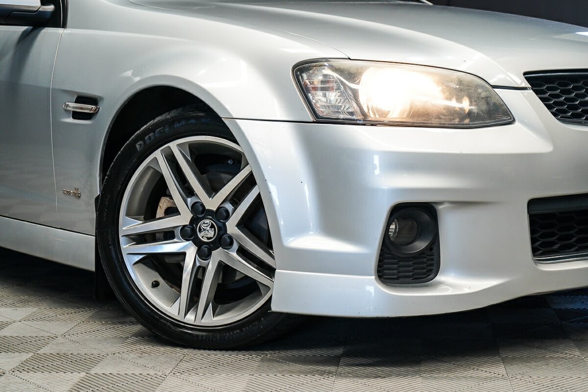 Holden Commodore image 2