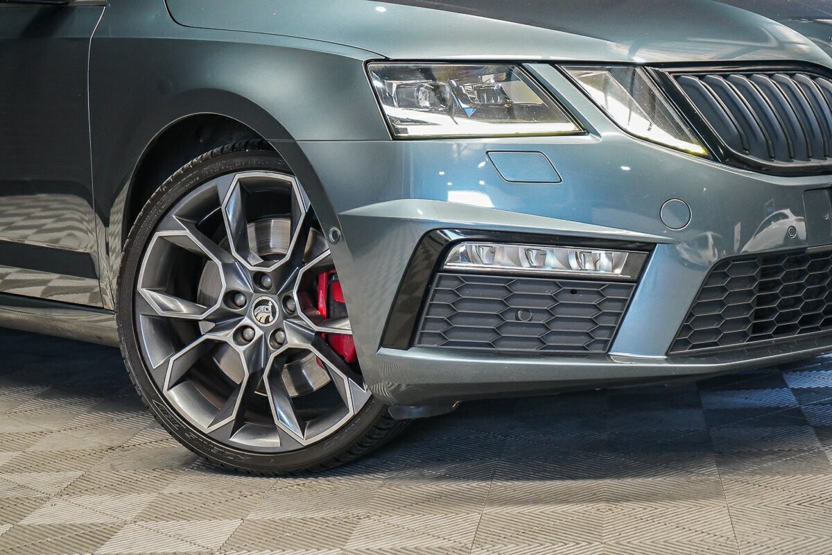 Skoda Octavia image 2