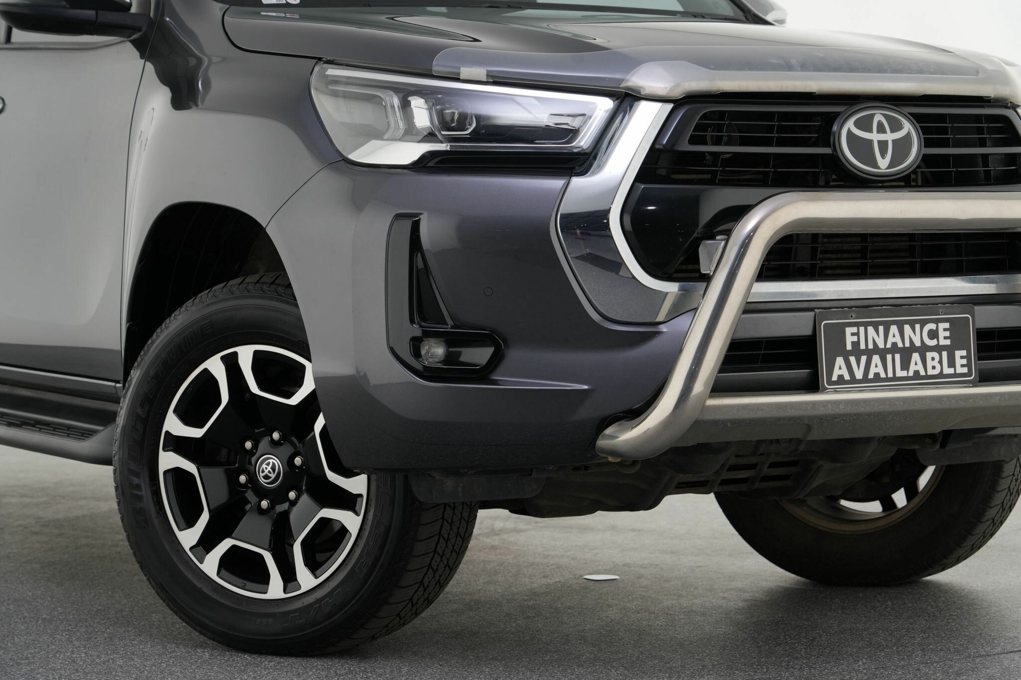 Toyota Hilux image 2