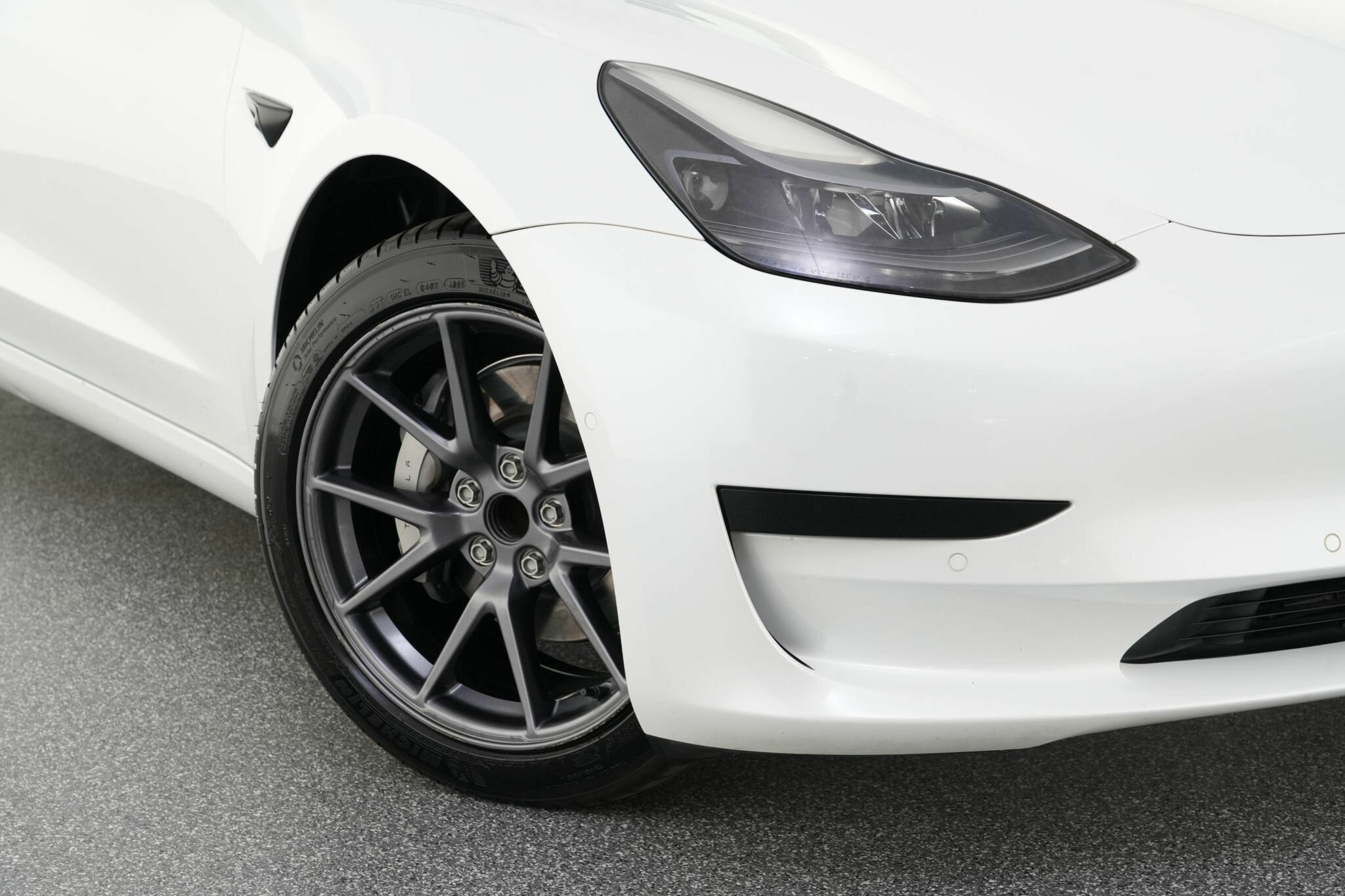 Tesla Model 3 image 2