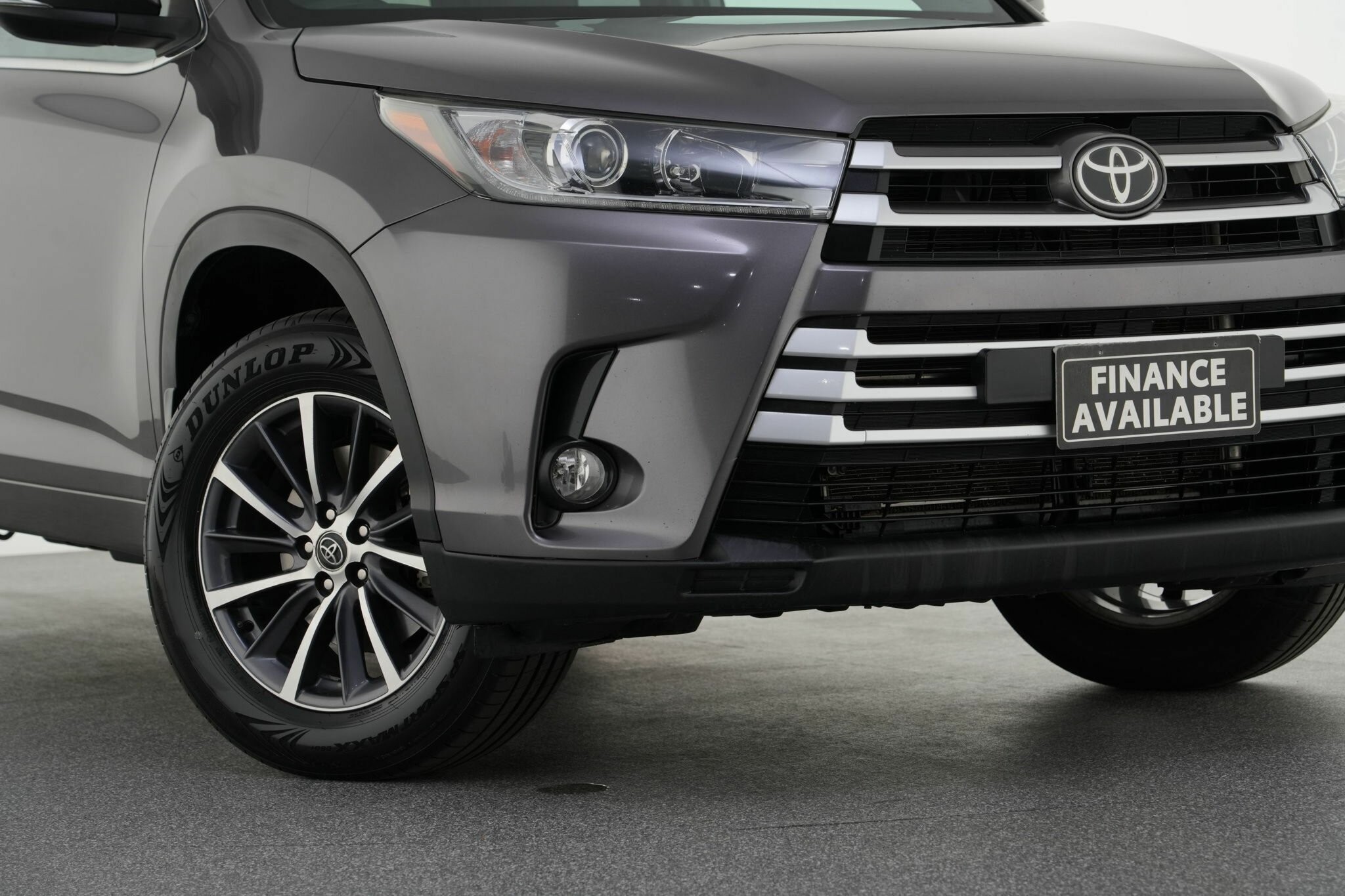 Toyota Kluger image 2