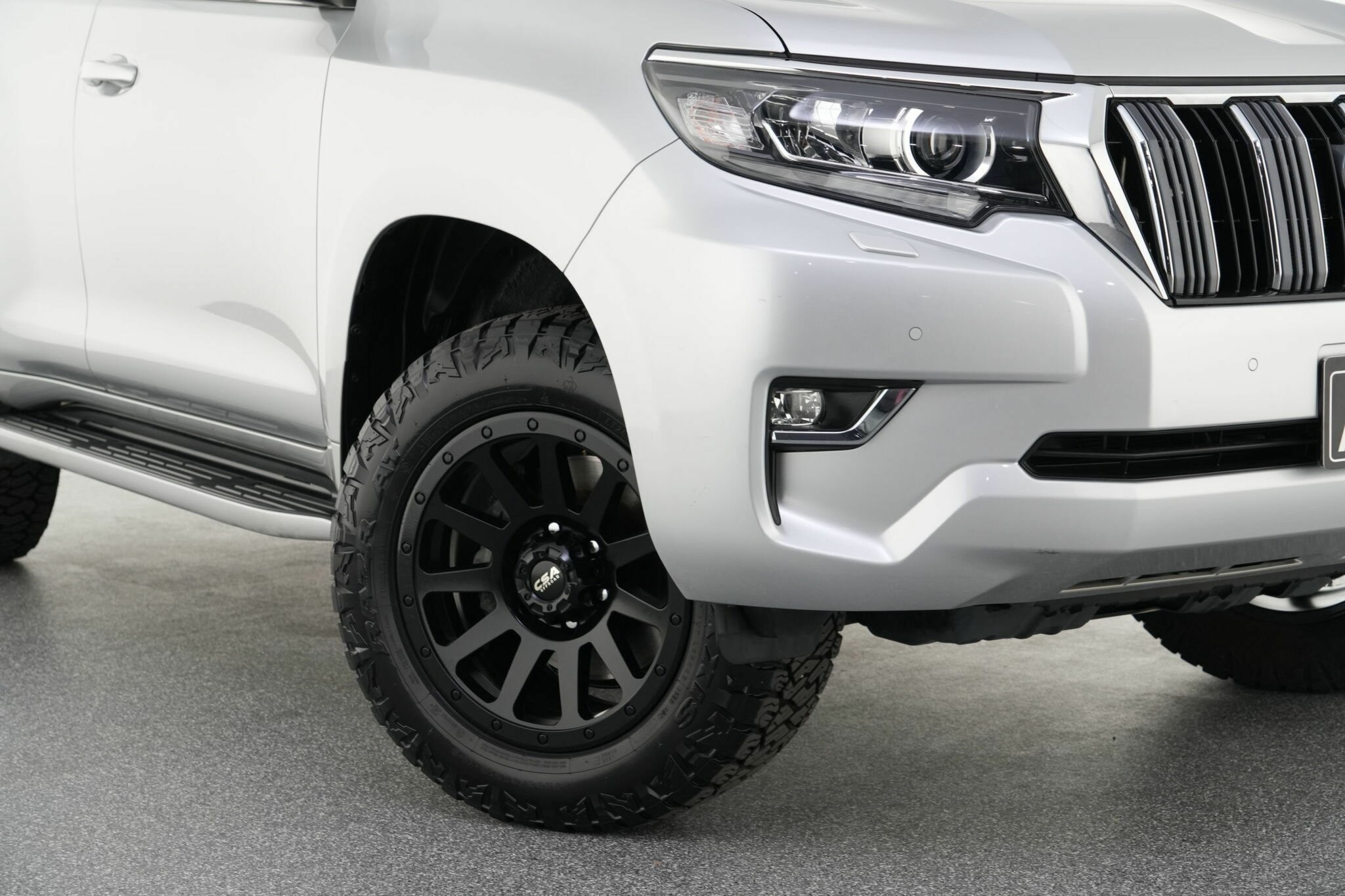 Toyota Landcruiser Prado image 2