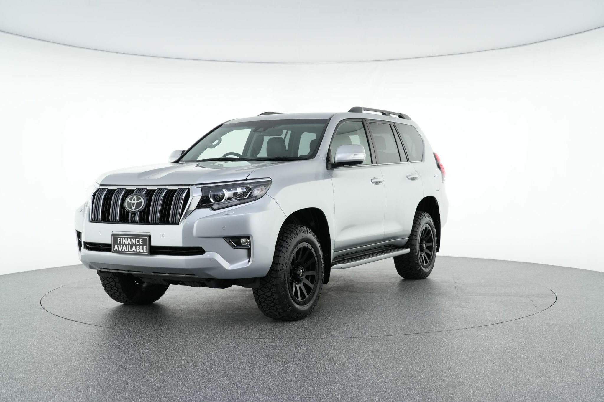 Toyota Landcruiser Prado image 4