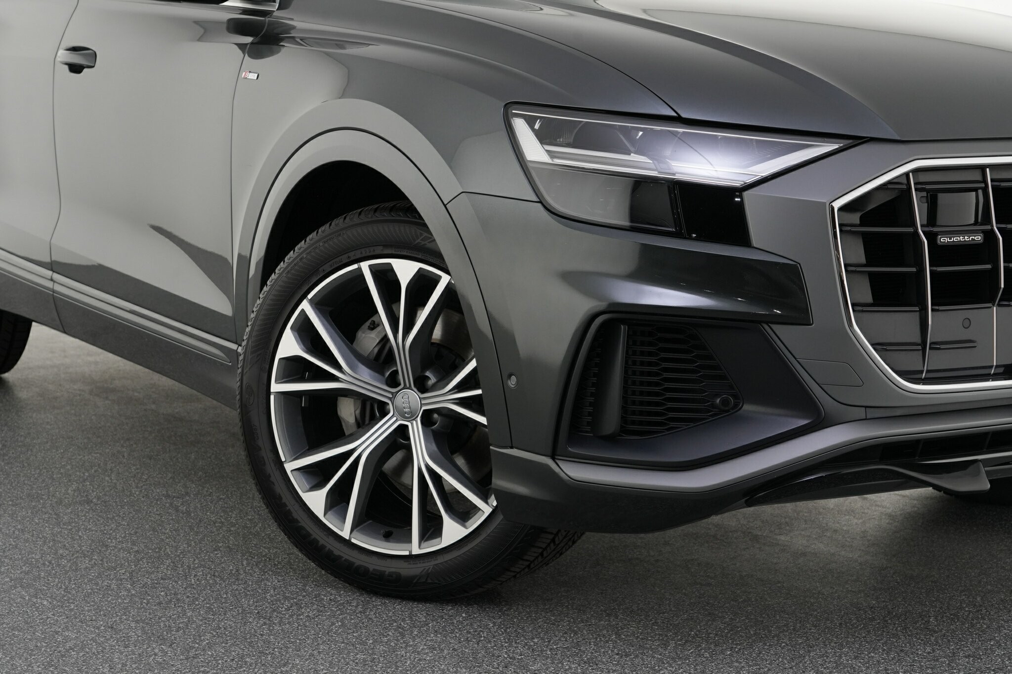 Audi Q8 image 2