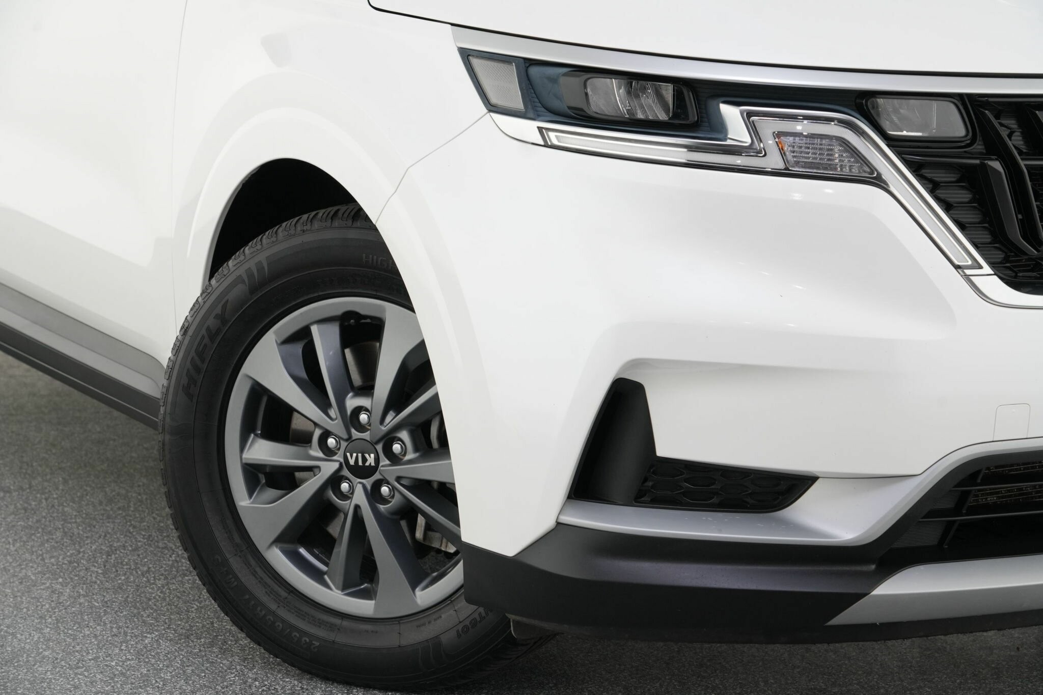 Kia Carnival image 2